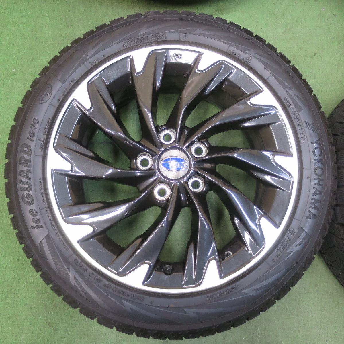 バリ溝！21年！キレイ！9.5分★スバル VN 5 レヴォーグ 純正 215/50R17 スタッドレス ヨコハマ アイスガード iG70 17インチ PCD114.3/5H★5120607イス