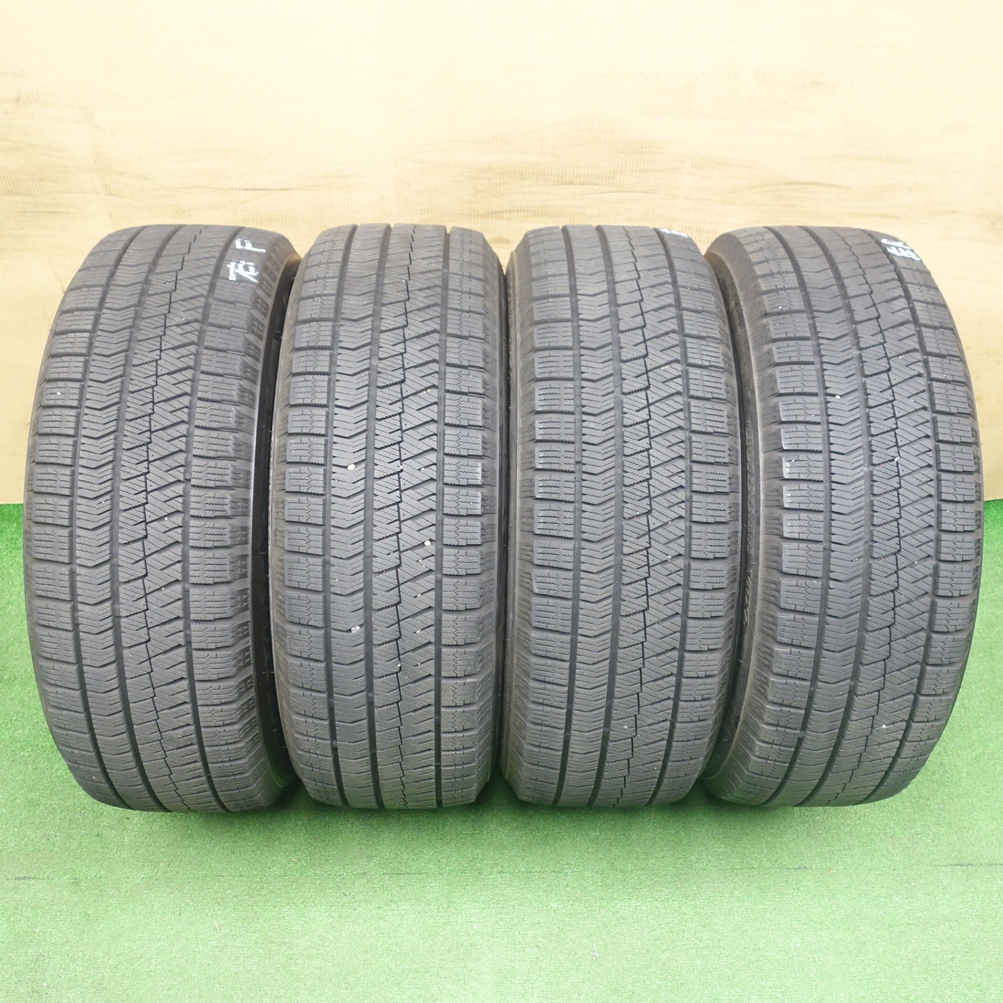 バリ溝！22年！キレイ！9.5分★スタッドレス 215/60R16 ブリヂストン ブリザック VRX2 TOPRUN トップラン 16インチ PCD114.3/5H★6020906KTス