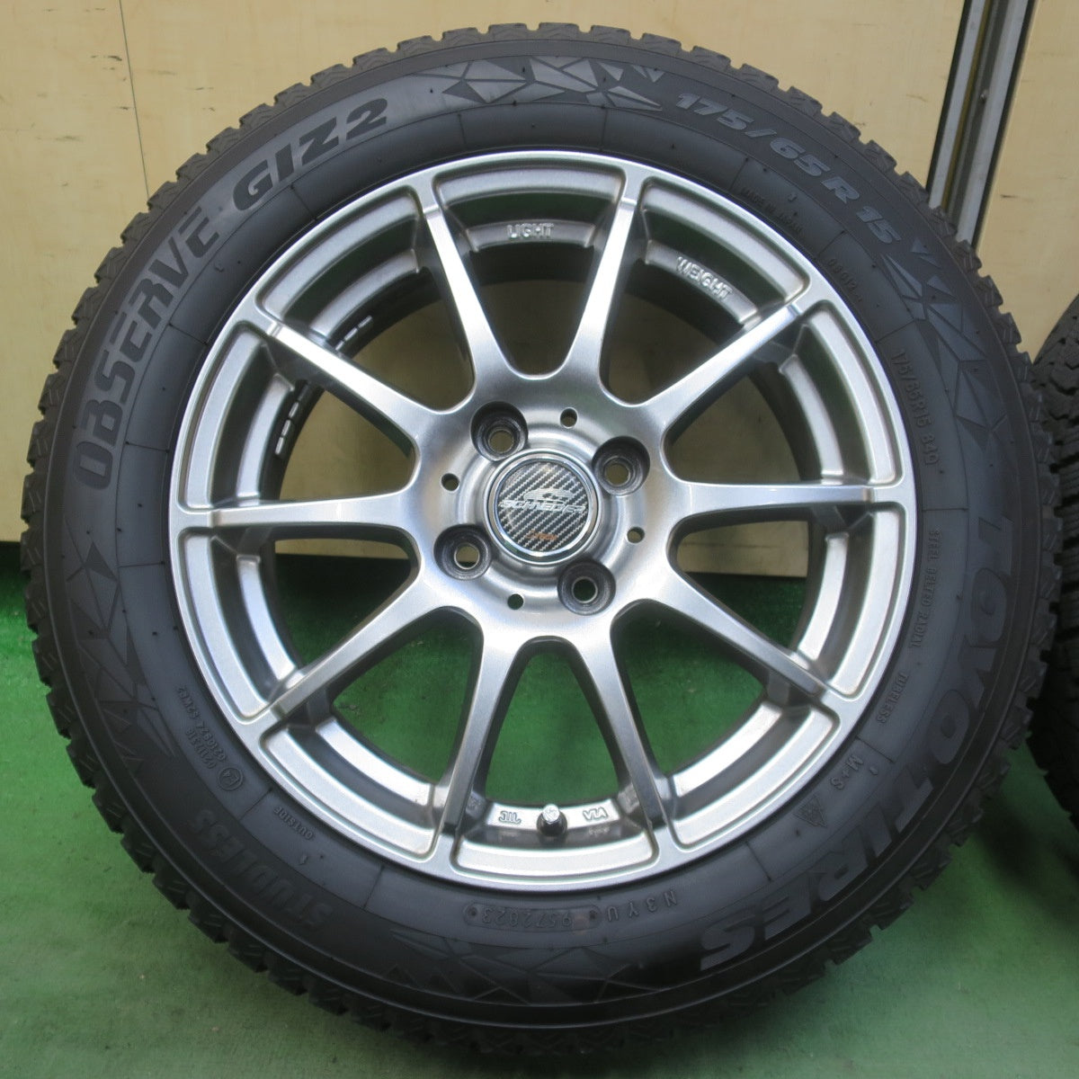 バリ溝！23年！キレイ！8.5分◎スタッドレス 175/65R15 トーヨー オブザーブ GIZ2 SCHNEIDER ATECH シュナイダー 15インチ PCD100/4H◎6092910イス