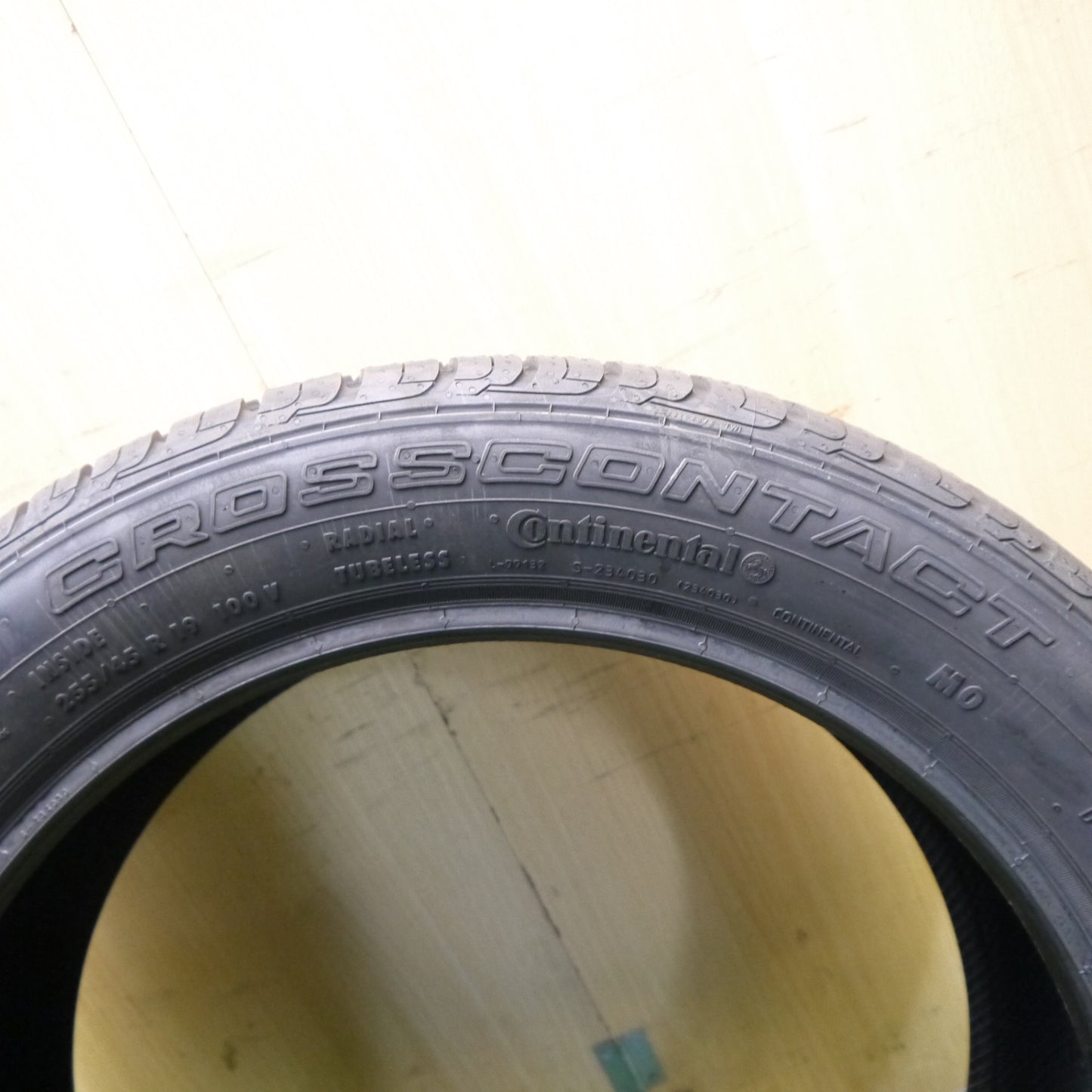 未使用！22年！1本★255/45R19 コンチネンタル クロスコンタクト MO 19インチ ベンツ 承認 タイヤ Sクラス 等★6040307Hノタ
