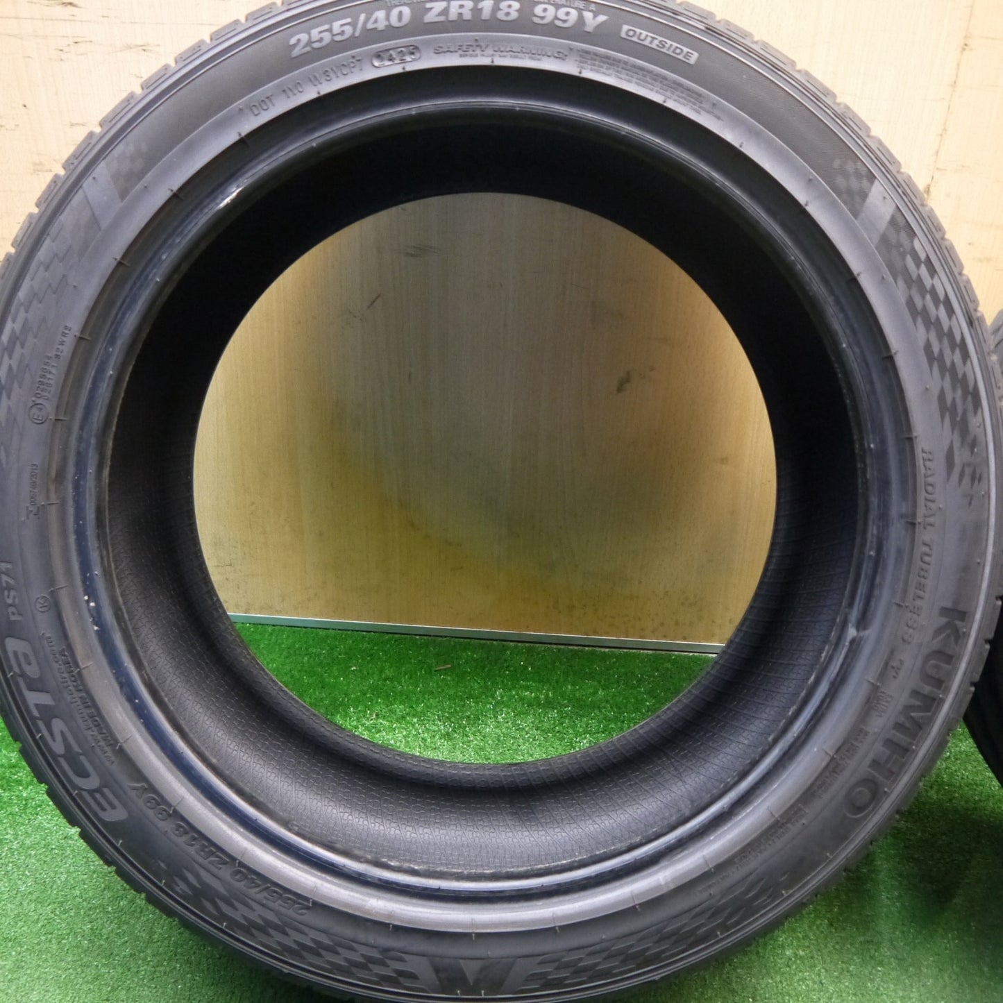 バリ溝！25年！9.5分以上！2本★255/40R18 クムホ エクスタ PS71 ECSTA タイヤ 18インチ レクサス IS ベンツ CLS E SL クラス BMW 3 4シリーズ Z4 等★6012807Hノタ