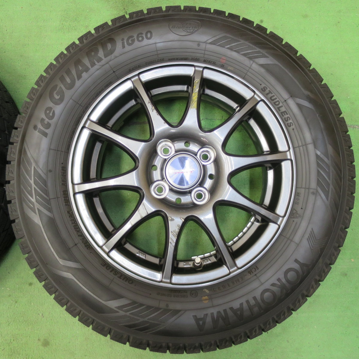 バリ溝！23年！キレイ！9.5分★スタッドレス 185/70R14 ヨコハマ アイスガード iG60 VELVA CHARGE ヴェルヴァ 14インチ PCD100/4H★5041205イス
