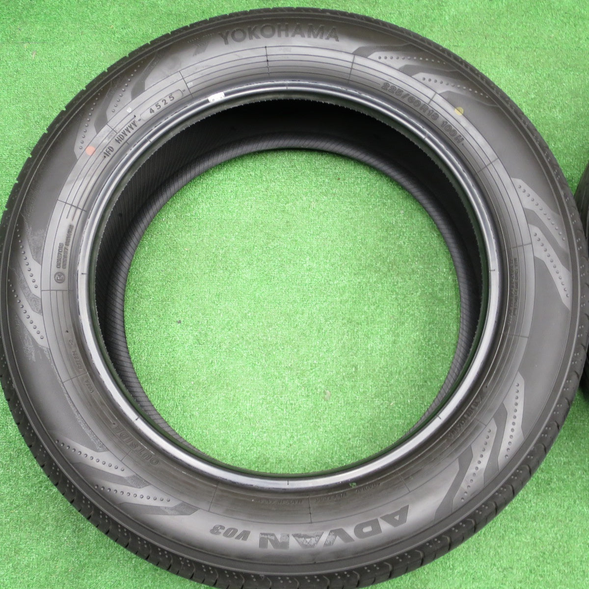 バリ溝！25年！9.5分★225/60R18 ヨコハマ アドバン V03 タイヤ 18インチ 40系 アルファード ヴェルファイア 等★6012402NKノタ