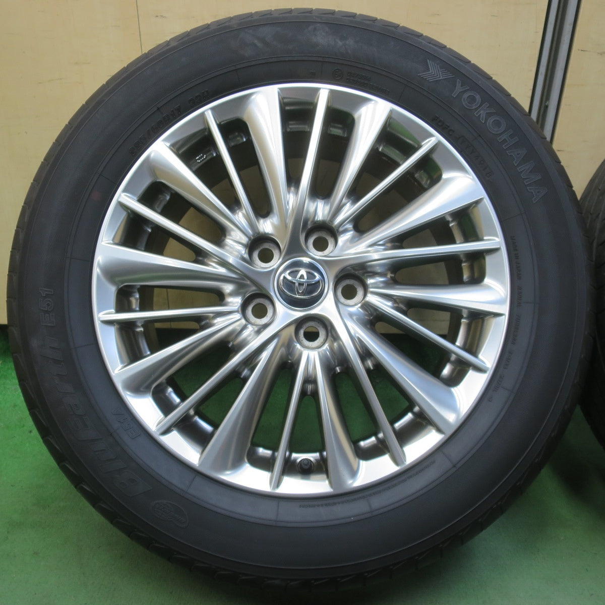 キレイ◎トヨタ 30系 アルファード ヴェルファイア 純正 225/60R17 ヨコハマ ブルーアース E51 E51A 17インチ PCD114.3/5H◎6063006イノ