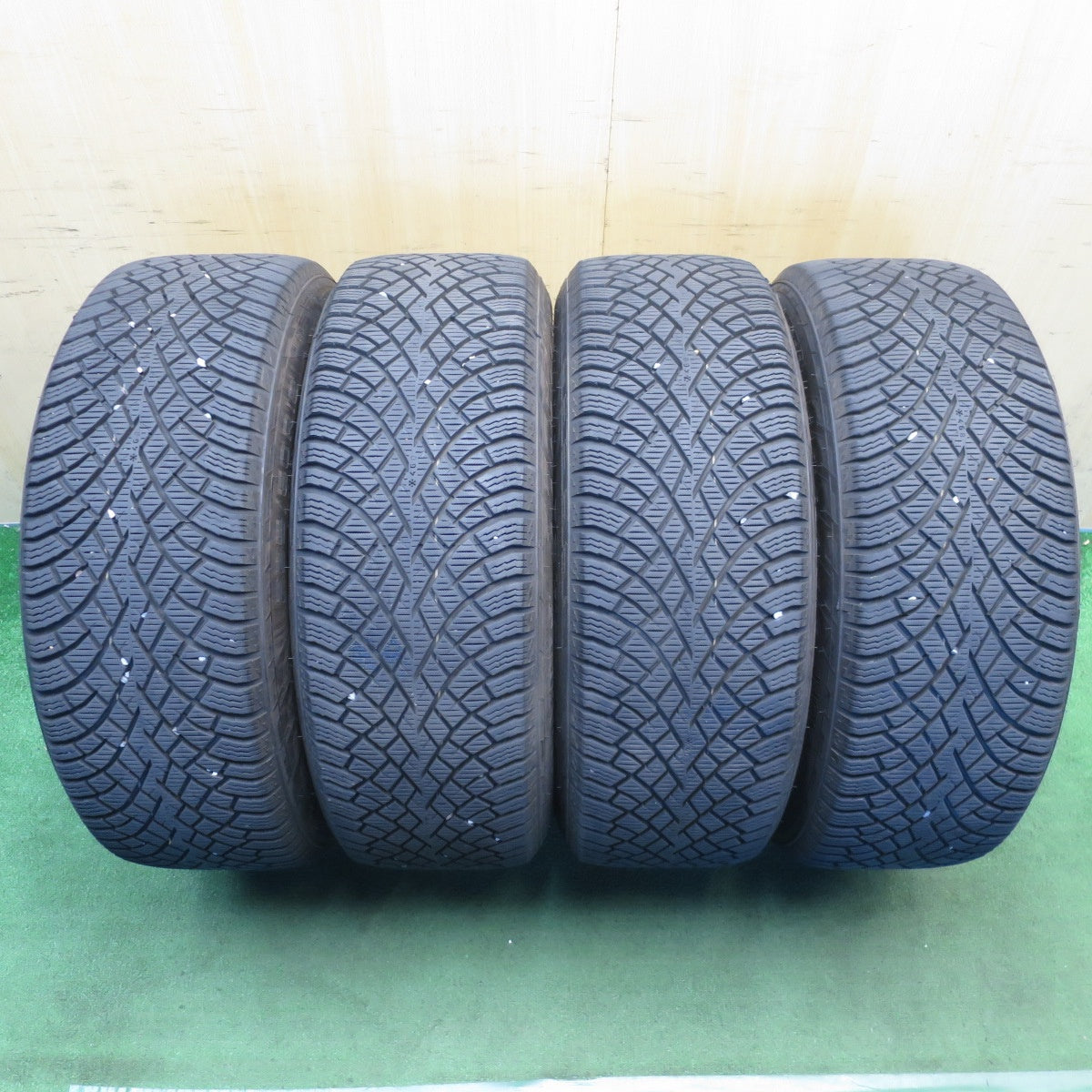 バリ溝！22年！キレイ！9.5分◎ランドローバー レンジローバー イヴォーク 純正 235/60R18 スタッドレス ノキアン ハッカペリッタ R5 SUV 18インチ PCD108/5H◎6091902NJス