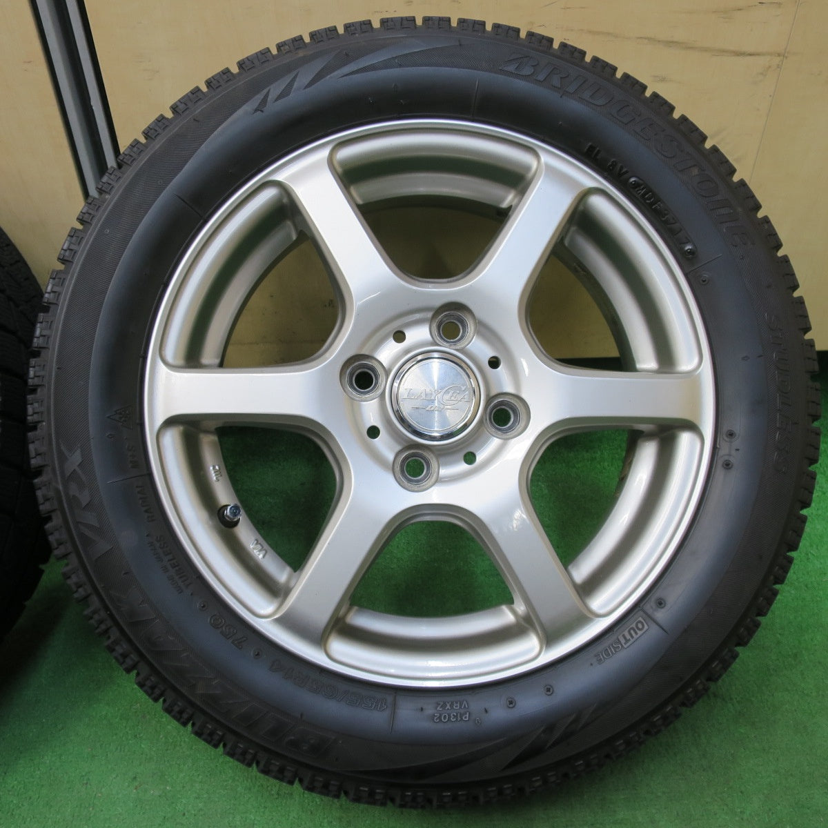 [送料無料] キレイ★スタッドレス 155/65R14 ブリヂストン ブリザック VRX LAYCEA 02 レイシア 14インチ PCD100/4H★4103007イス