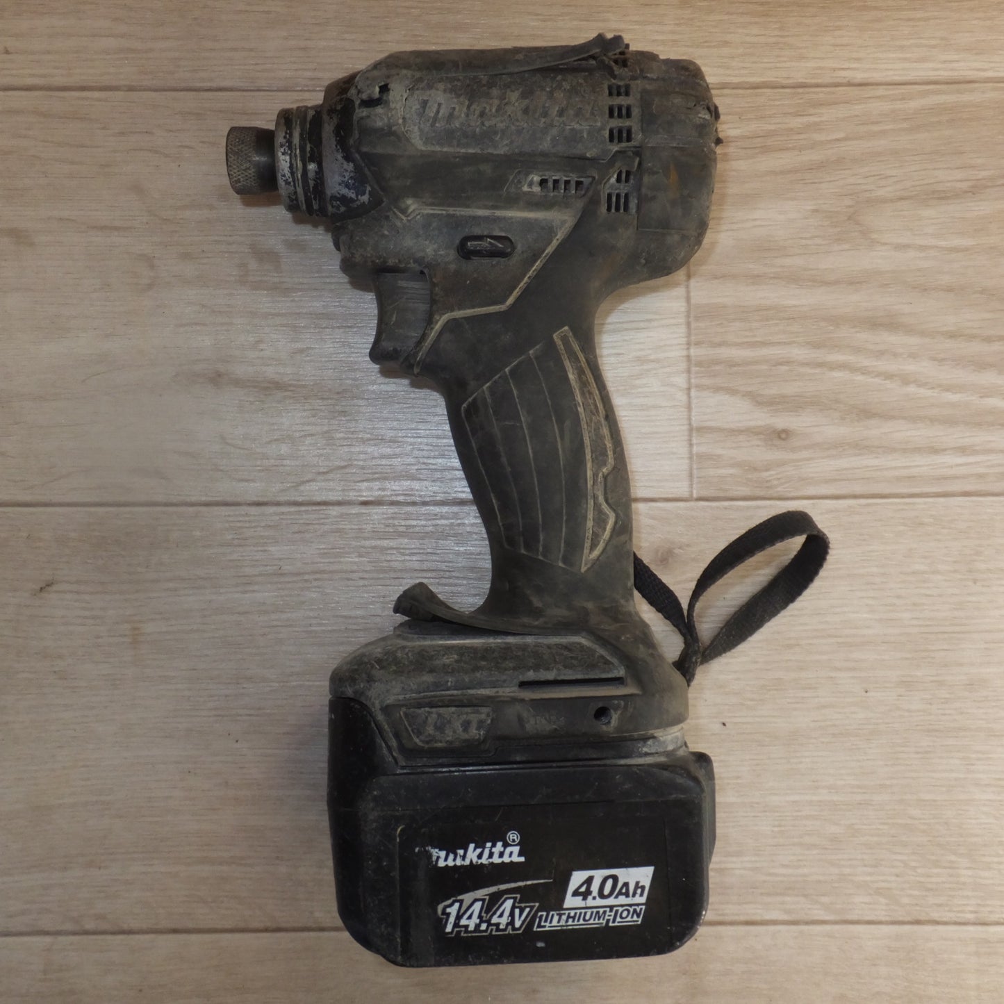 [送料無料] ジャンク★マキタ makita 充電式インパクトドライバ TD138DRFXB 14.4V★