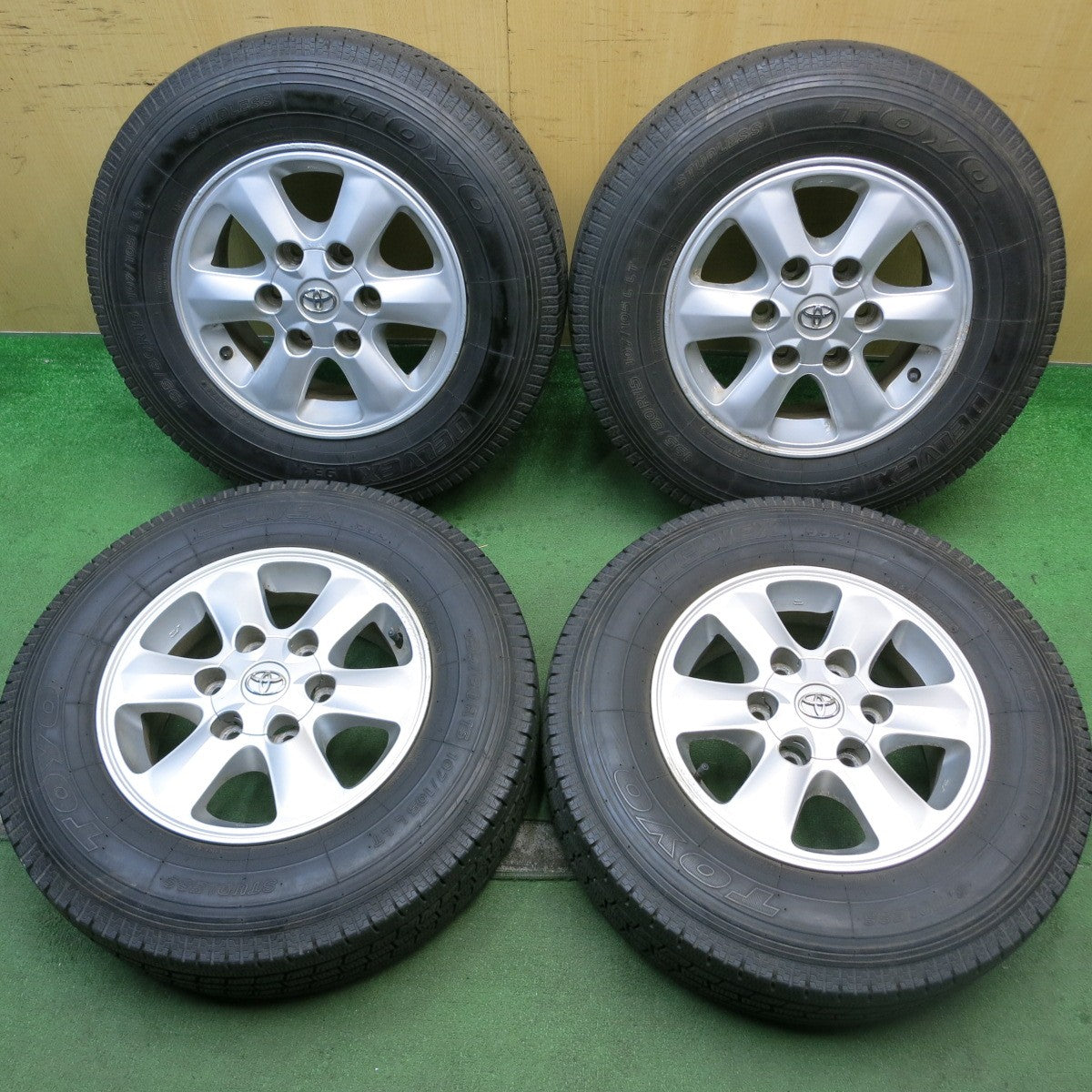 バリ溝！9.5分★トヨタ 200系 ハイエース 純正 OP 195/80R15 107/105L スタッドレス トーヨー デルベックス 934 15インチ PCD139.7/6H★5080205HAス
