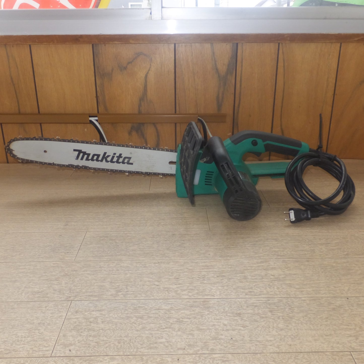 [送料無料] ★マキタ makita 350mm 電気チェンソー M504　100V～ 8.1A 50-60Hz 770W★