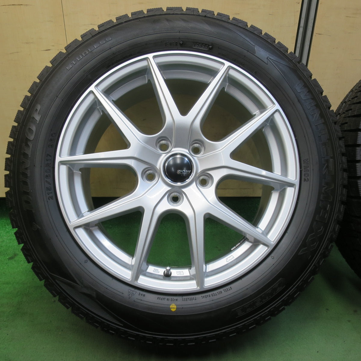 未使用！23年★スタッドレス 215/60R17 ダンロップ ウインターマックス WM02 SPORT DAISY スポルト デイジー 17インチ PCD114.3/5H★5112409イス