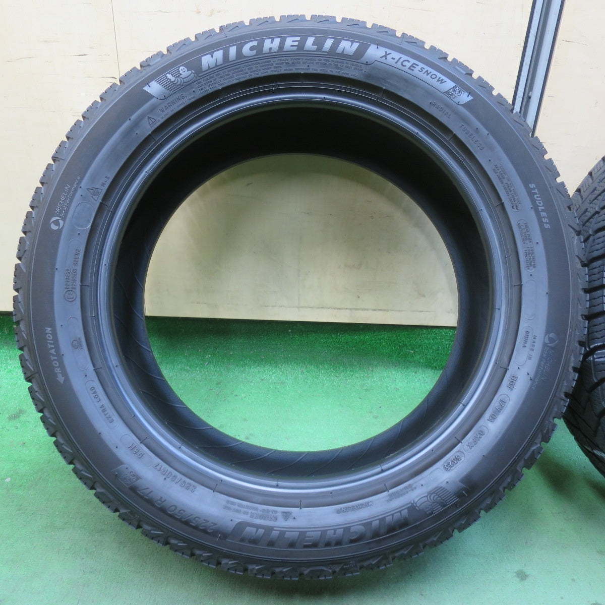 バリ溝！23年！9.5分★スタッドレス 225/50R17 ミシュラン X-ICE SNOW 17インチ アウディ A4 A5 ベンツ Cクラス BMW 3 4 シリーズ カムリ 等★5122611イスタ