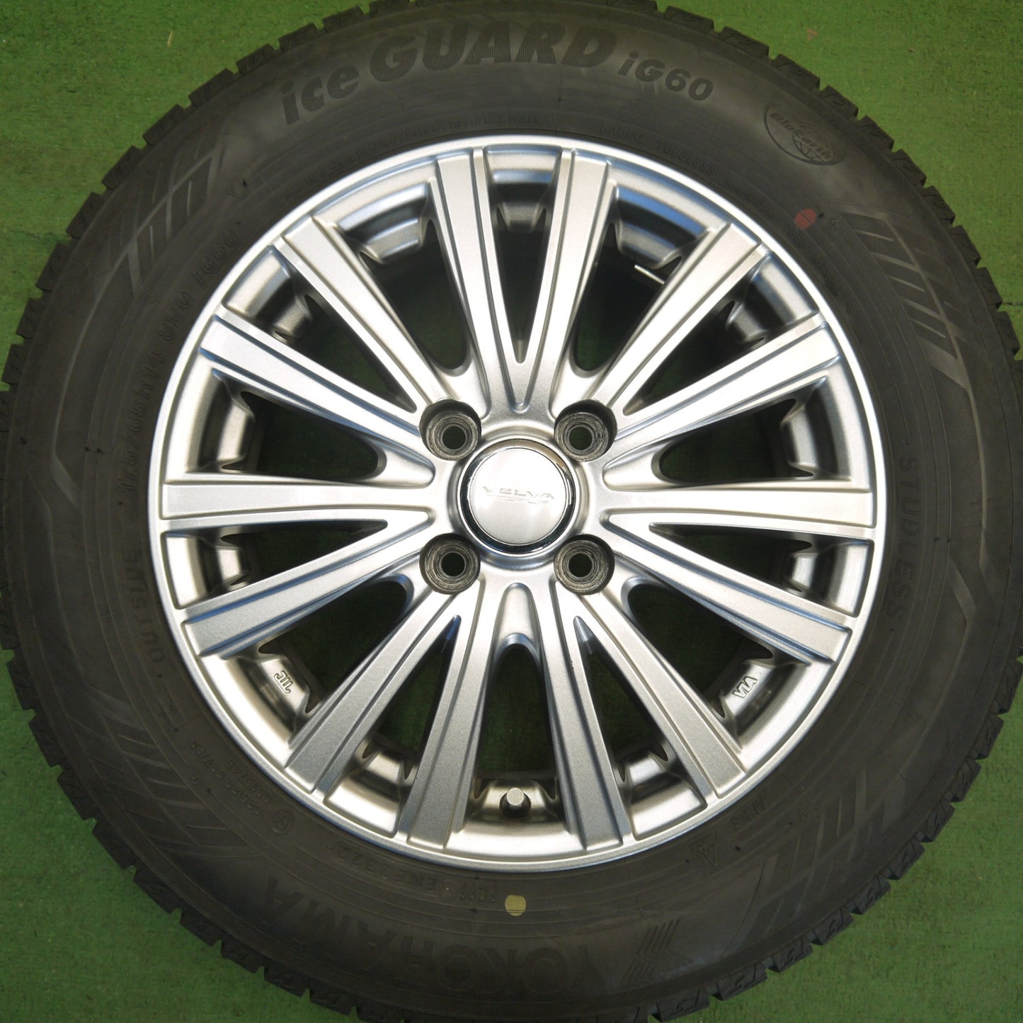 バリ溝！22年！キレイ！8.5分★スタッドレス 175/65R14 ヨコハマ アイスガード iG60 VELVA TESALIA ヴェルヴァ テサリア 14インチ PCD100/4H★6041701Hス