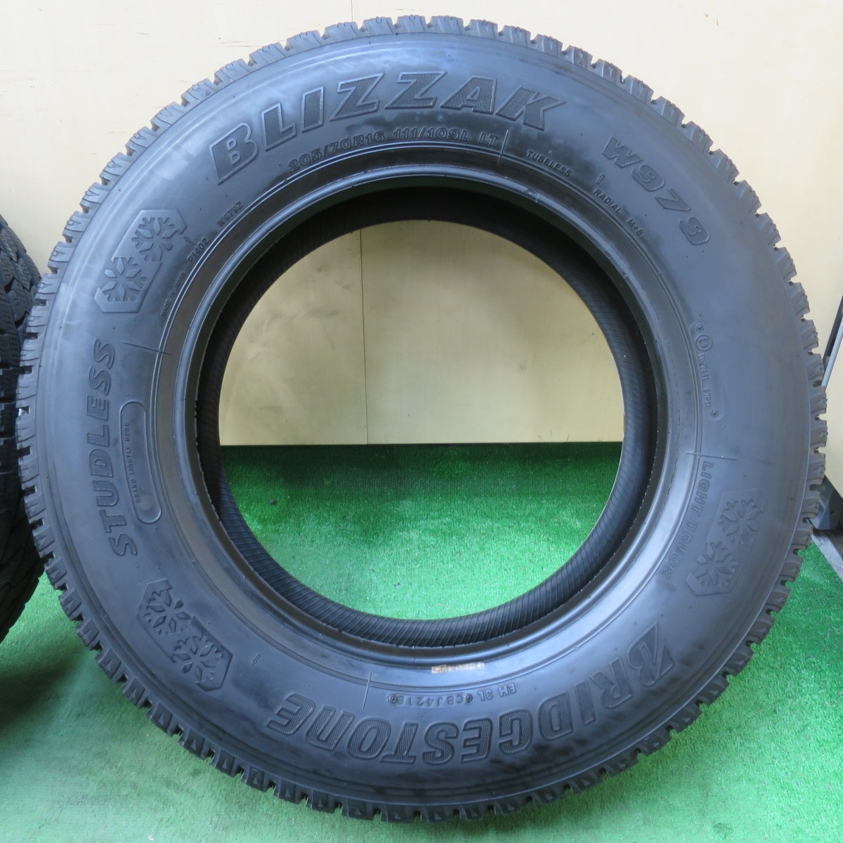 [送料無料] 6本価格★トラック タイヤ 205/70R16 111/109L スタッドレス ブリヂストン ブリザック W979 16インチ★5022412イスタ