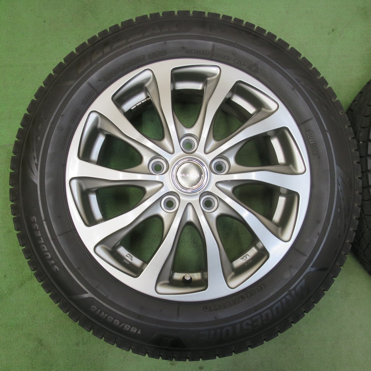 バリ溝！22年！キレイ！8.5分★スタッドレス 185/65R15 ブリヂストン ブリザック VRX3 BALMINUM TR10 バルミナ 15インチ PCD114.3/5H★5120906イス