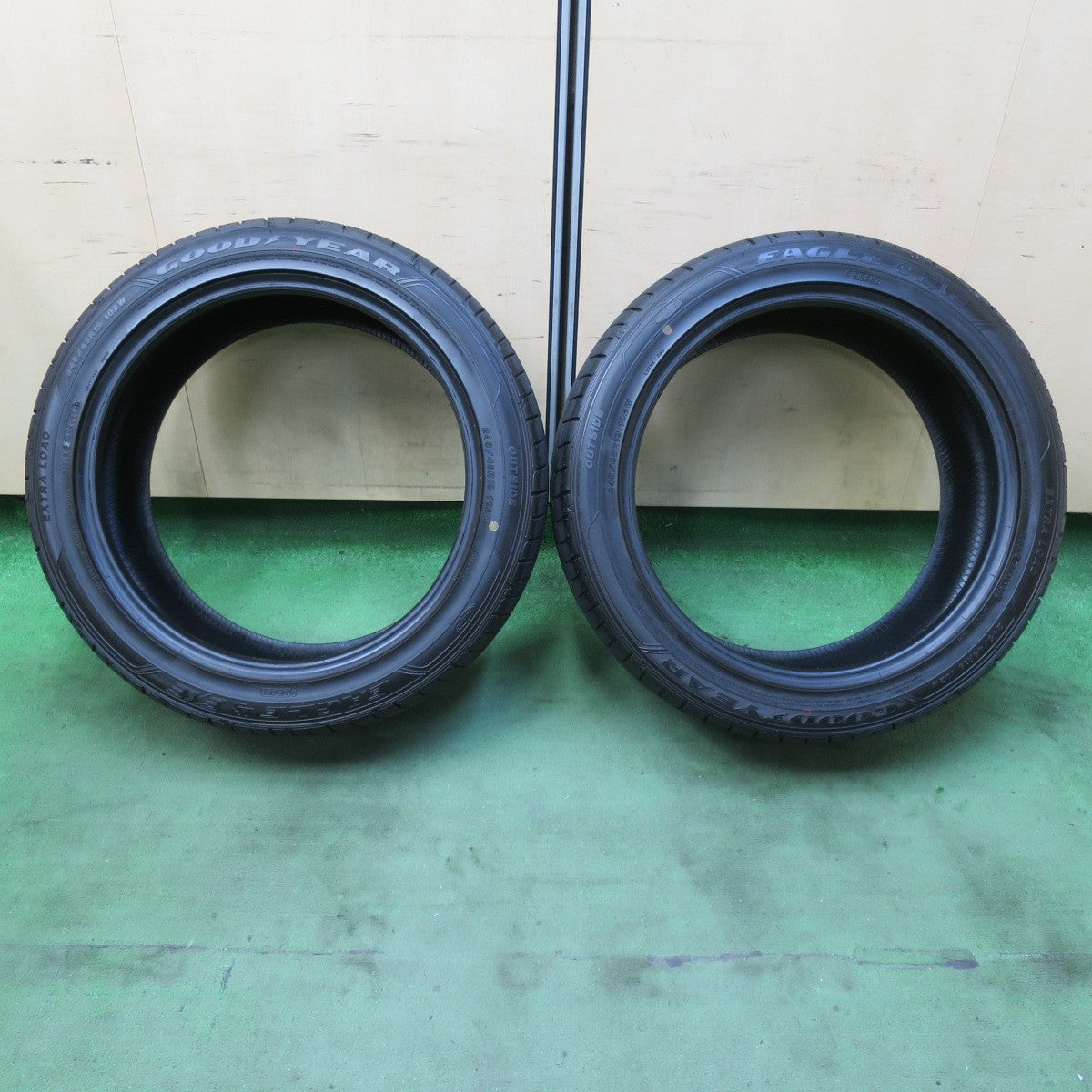 バリ溝！24年！9.5分以上！2本★245/45R19 グッドイヤー イーグル LS EXE 19インチ タイヤ アルファード ヴェルファイア 等★5101404イノタ