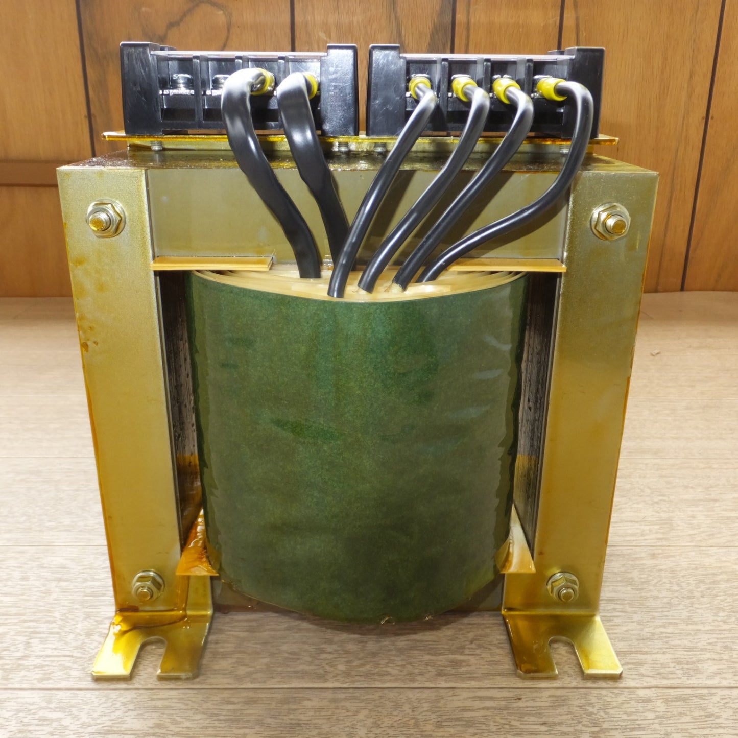 [送料無料] 岐阜発 未使用★中央電機 CEC 単相乾式変圧器 ETシリーズ ET-11　2kVA 50/60Hz　TRANSFORMER(2)★