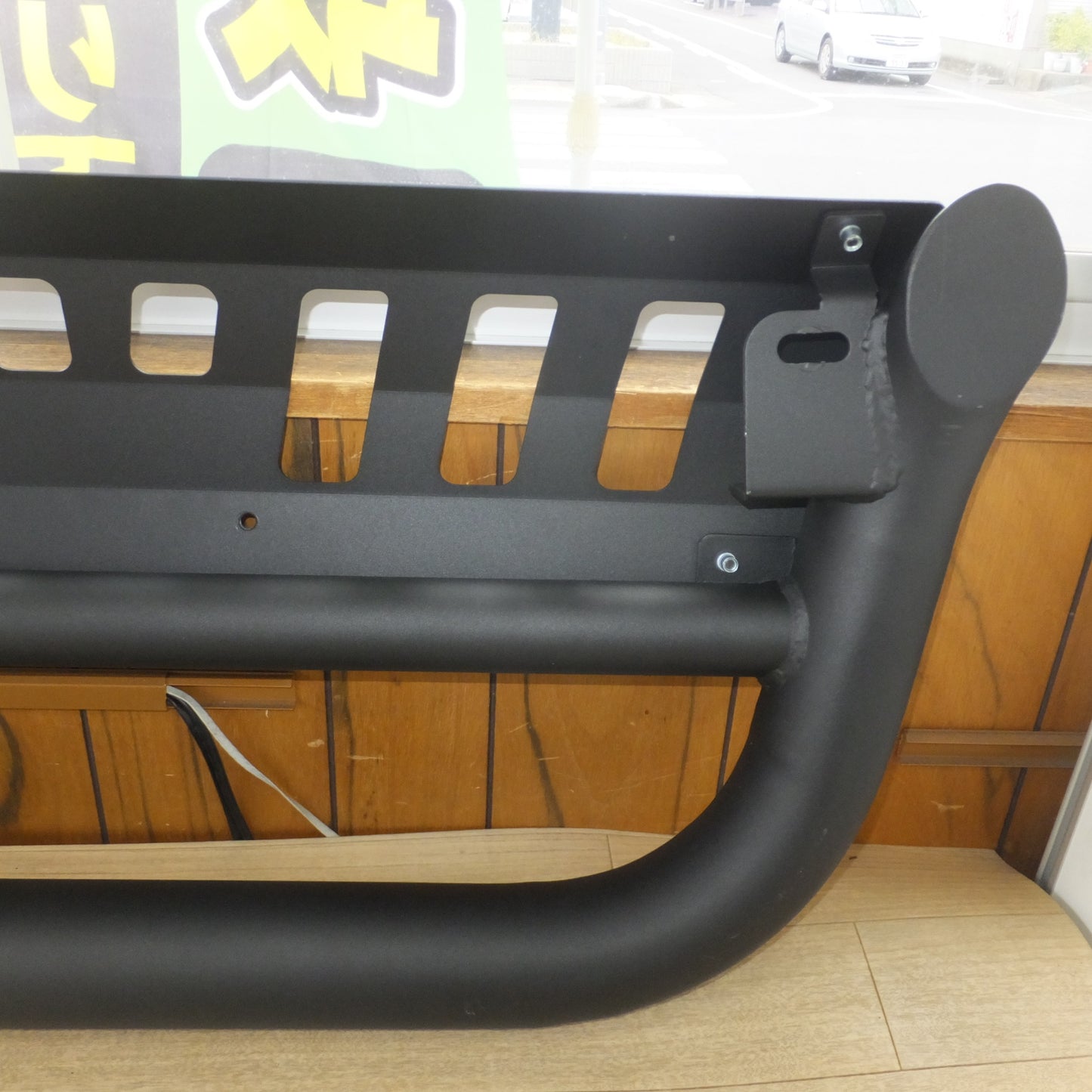 [送料無料] 岐阜発 未使用★200系 ハイエース 1/2/3/4型 U字型バンパー ブラック　メーカー 形式 不明　社外 グリルガード★