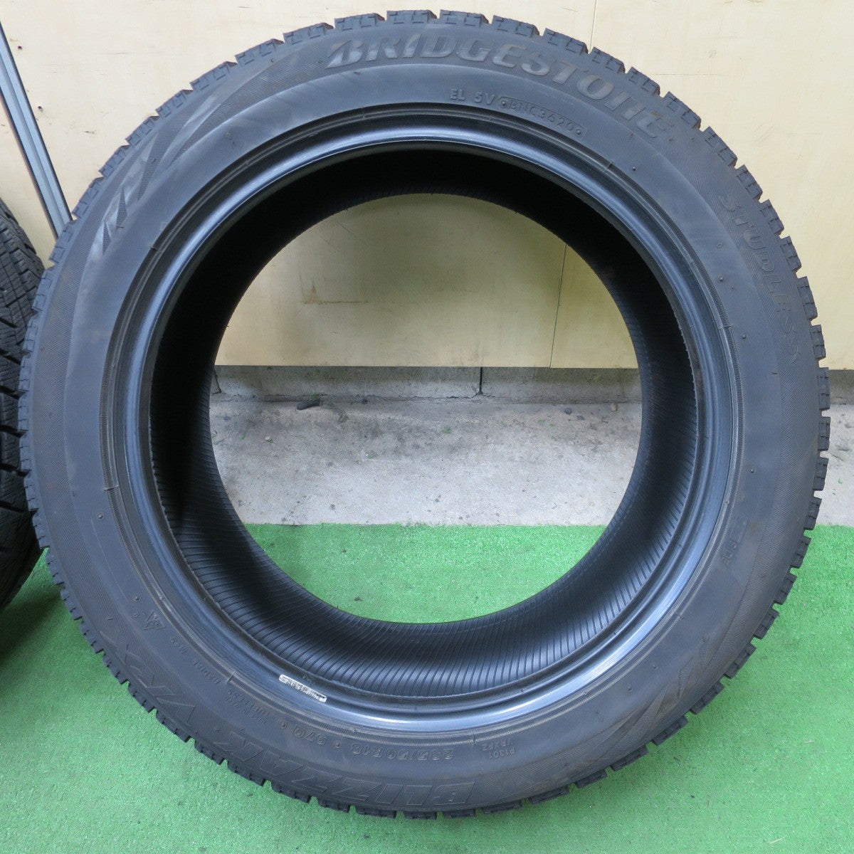 バリ溝！9.5分★スタッドレス 235/50R18 ブリヂストン ブリザック VRX タイヤ 18インチ アルファード ヴェルファイア 等★6022701NGスタ