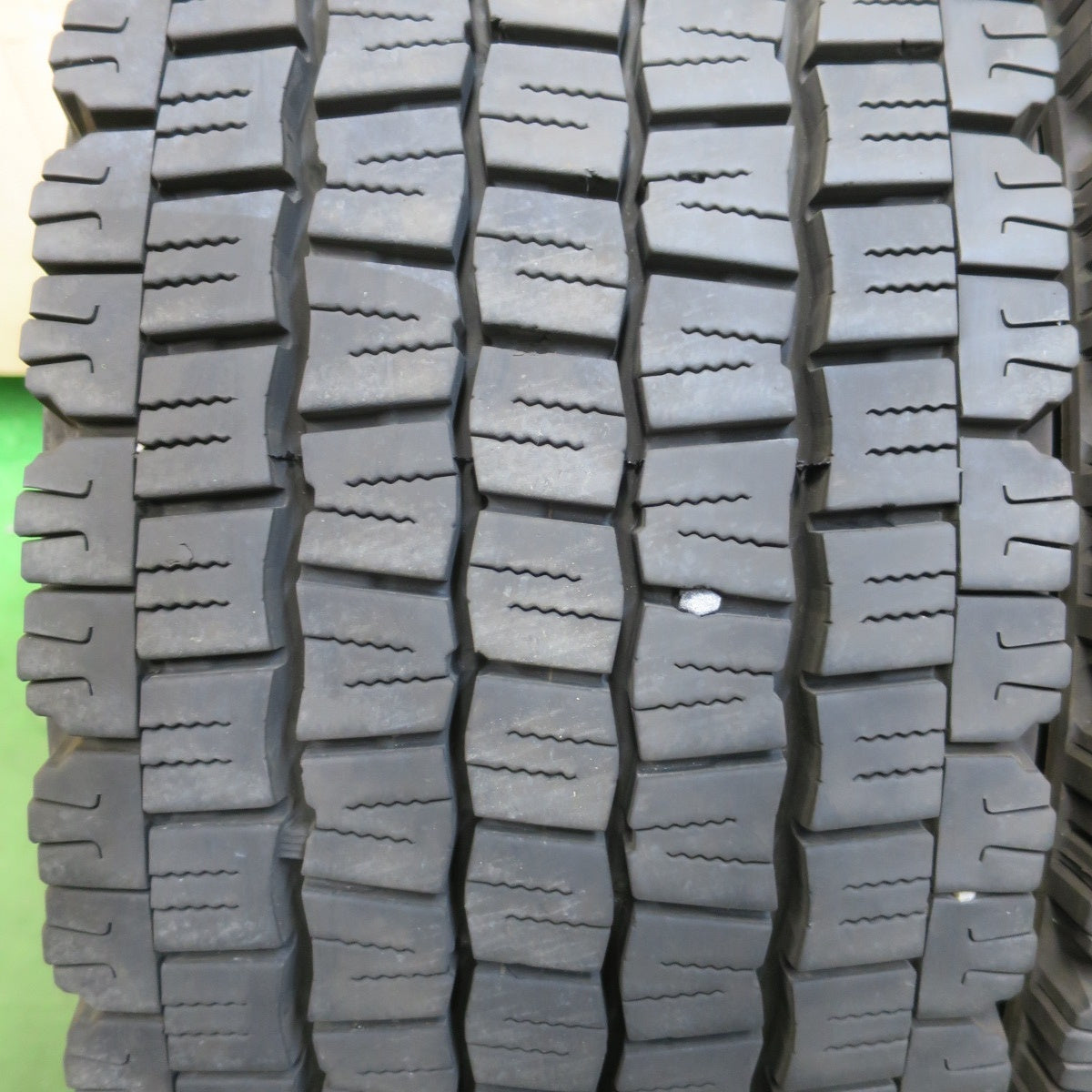 2本価格！24年★トラック タイヤ 245/70R19.5 136/134J スタッドレス ダンロップ デクテス SP081 DECTES 19.5インチ★5103117イスタ