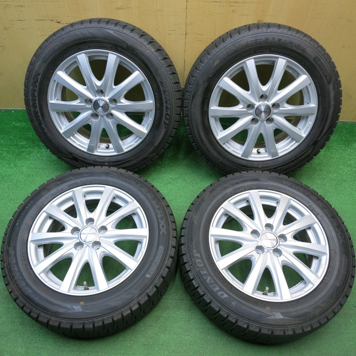ほぼ未使用！23年！キレイ★シエンタ 等 185/65R15 スタッドレス ダンロップ ウインターマックス WM02 ravrion RS01 ラブリオン 15インチ PCD100/5H★5123109HAス