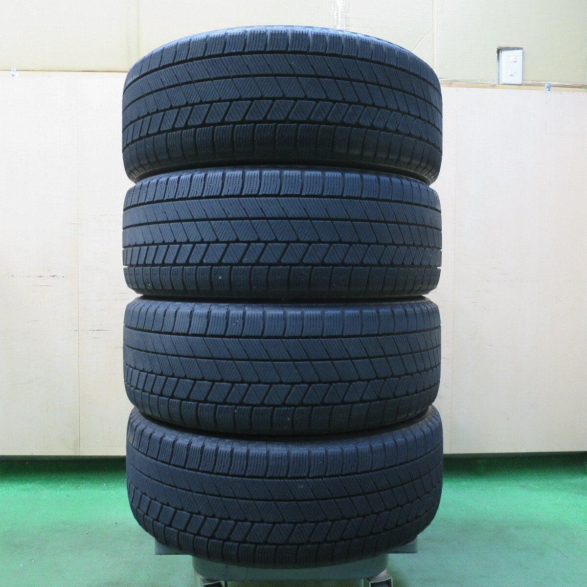 バリ溝！21年！キレイ！9.5分☆プリウス 等 215/45R17