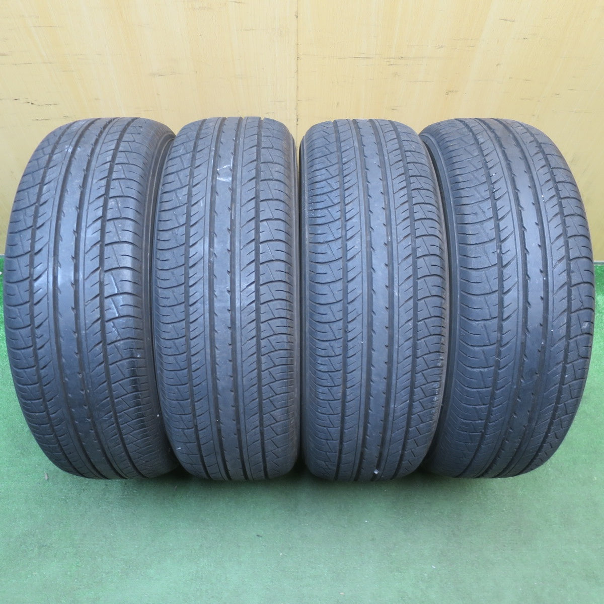 4本価格★205/60R16 ヨコハマ dB デシベル E70 E70A タイヤ 16インチ ノア ヴォクシー ステップワゴン 等★6052207NJノタ