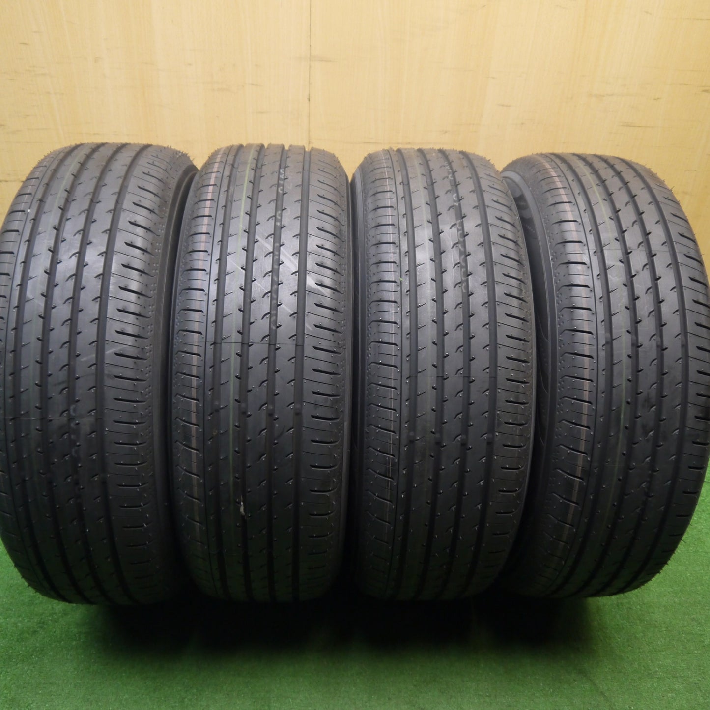 新車外し！25年★225/60R18 ヨコハマ アドバン V03 タイヤ 18インチ 40系 アルファード ヴェルファイア 等★5122603Hノタ