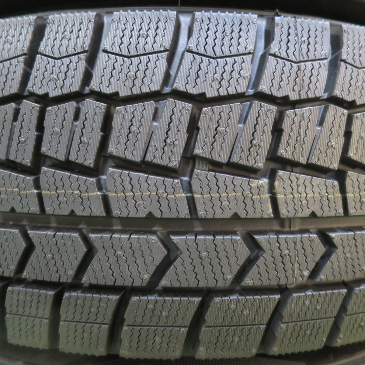 未使用！23年★スタッドレス 215/60R17 ダンロップ ウインターマックス WM02 SPORT DAISY スポルト デイジー 17インチ PCD114.3/5H★5112409イス