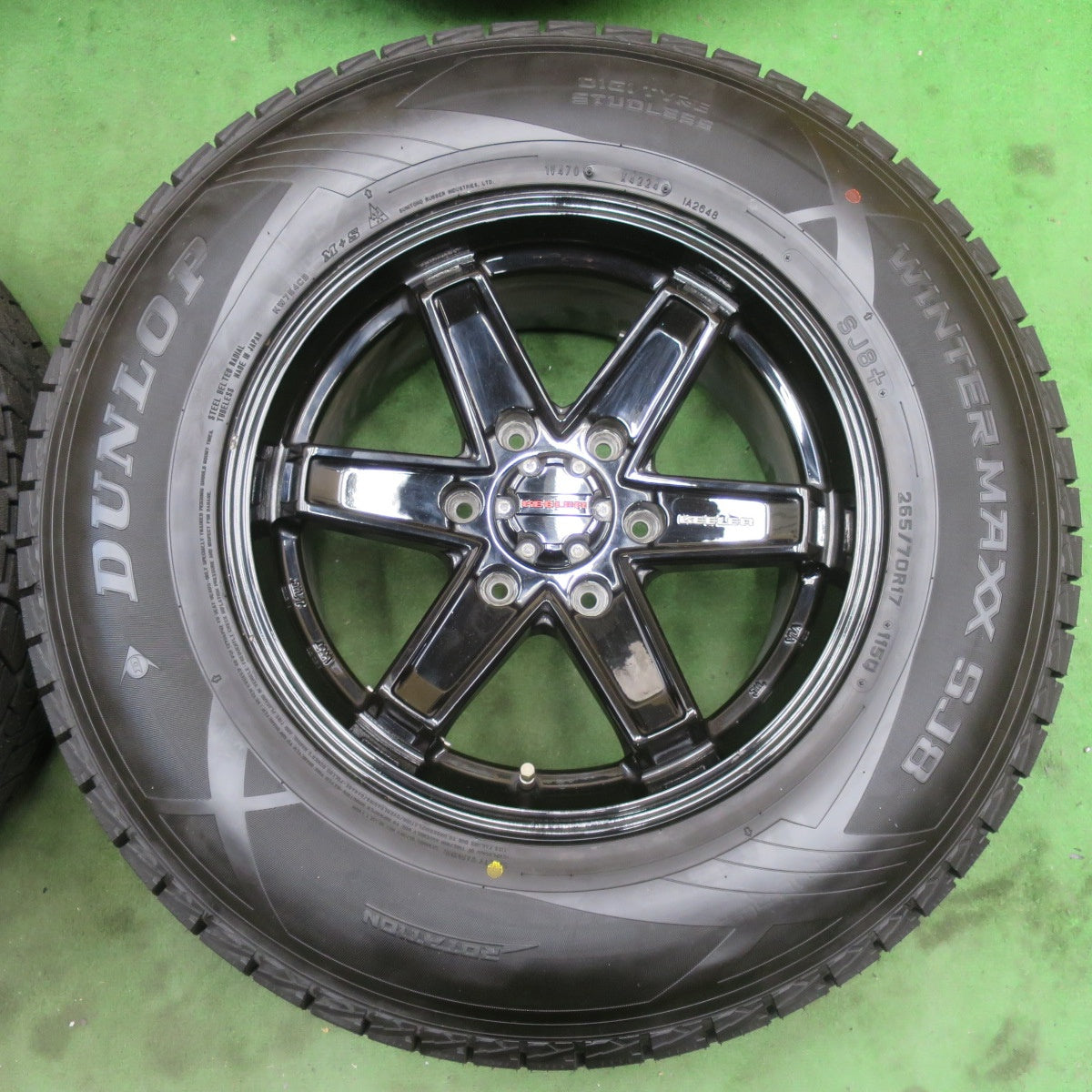 ほぼ未使用！24年！キレイ★KEELER TACTICS 265/70R17 スタッドレス ダンロップ ウインターマックス SJ8+ キーラー タクティクス 17インチ PCD139.7/6H★5111103イス