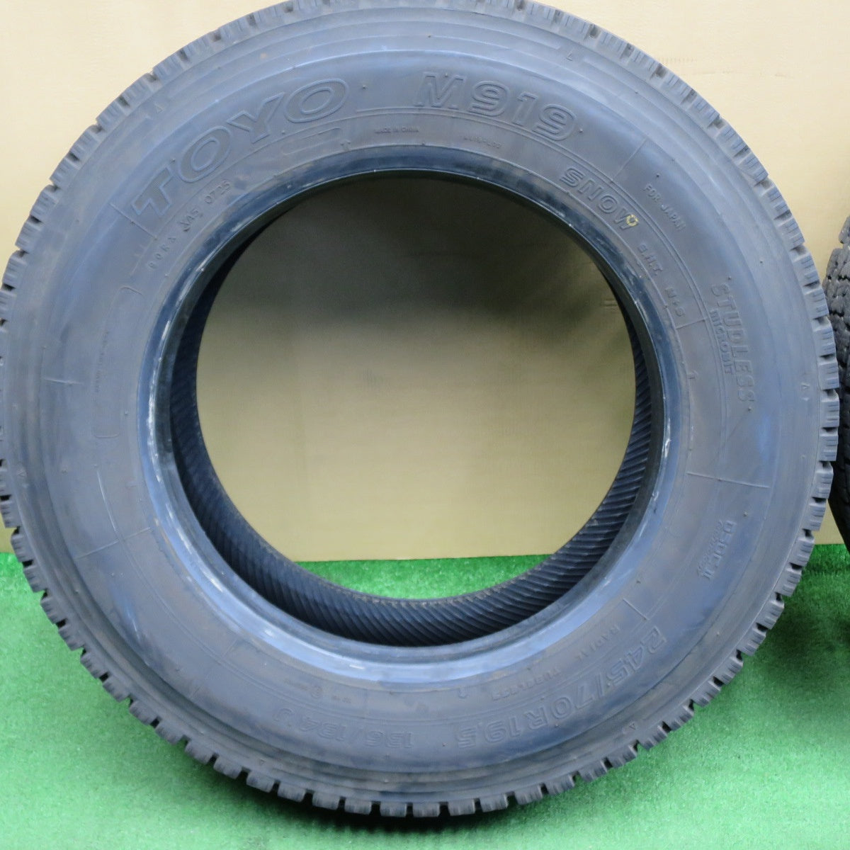 バリ溝！25年！9.5分★トラック バス タイヤ 245/70R19.5 136/134J スタッドレス トーヨー M919 19.5インチ★6032904NKスタ