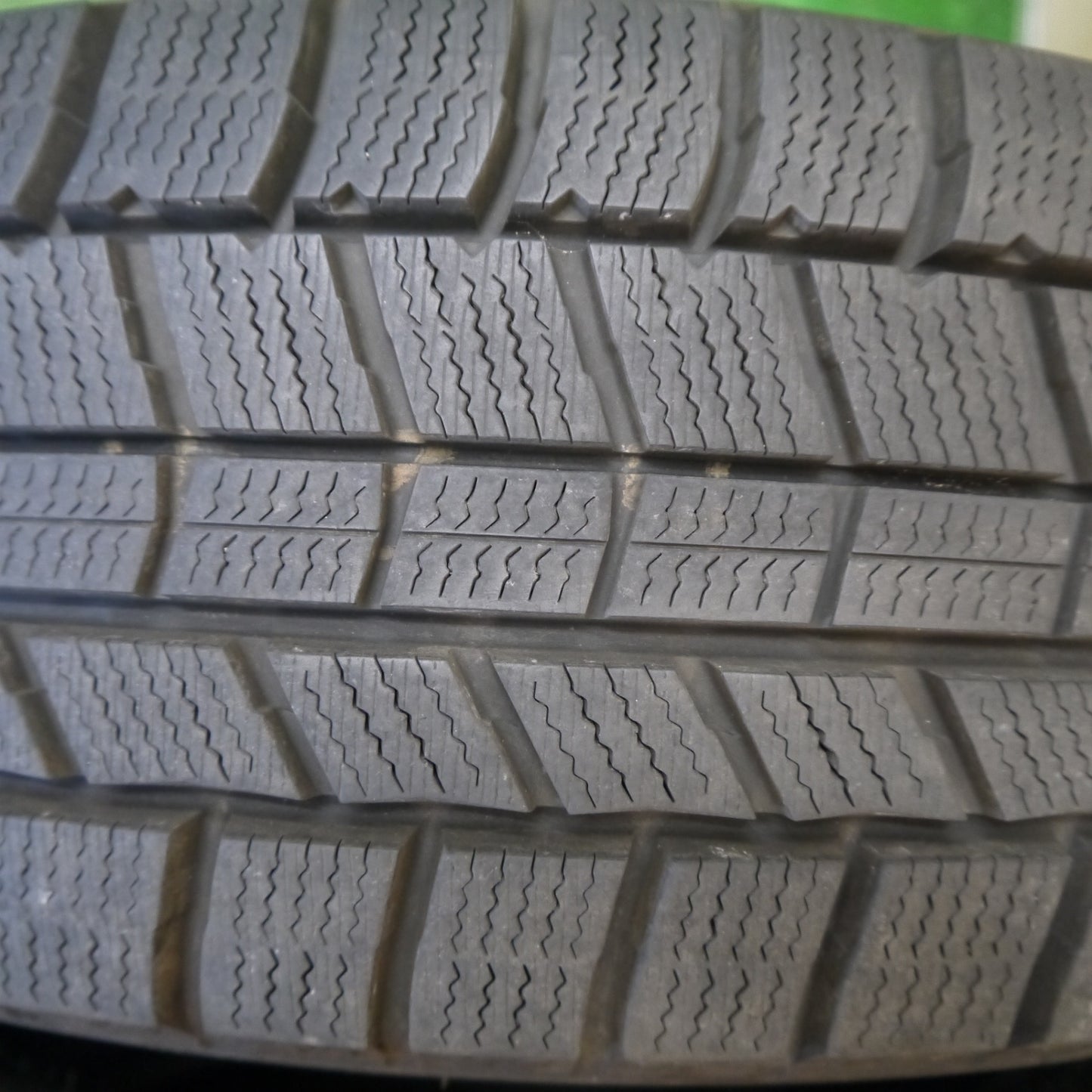 バリ溝！24年！9.5分以上★スタッドレス 185/60R15 オートバックス ノーストレック N5 タイヤ 15インチ ヴィッツ ヤリス カローラフィールダー フィット スイフト 等★6051805Hスタ