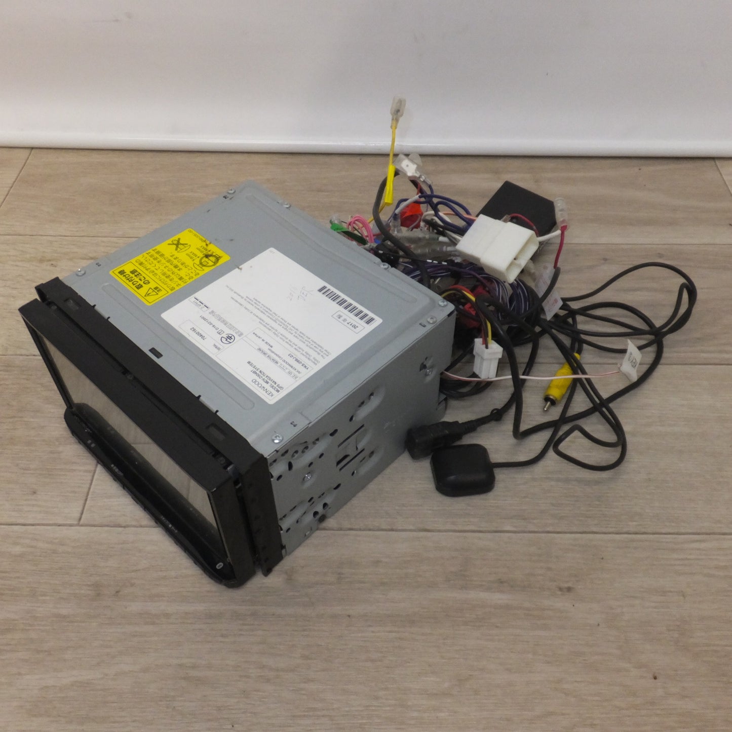 [送料無料] ★ケンウッド KENWOOD メモリーナビゲーション MDV-D504BT[21]★