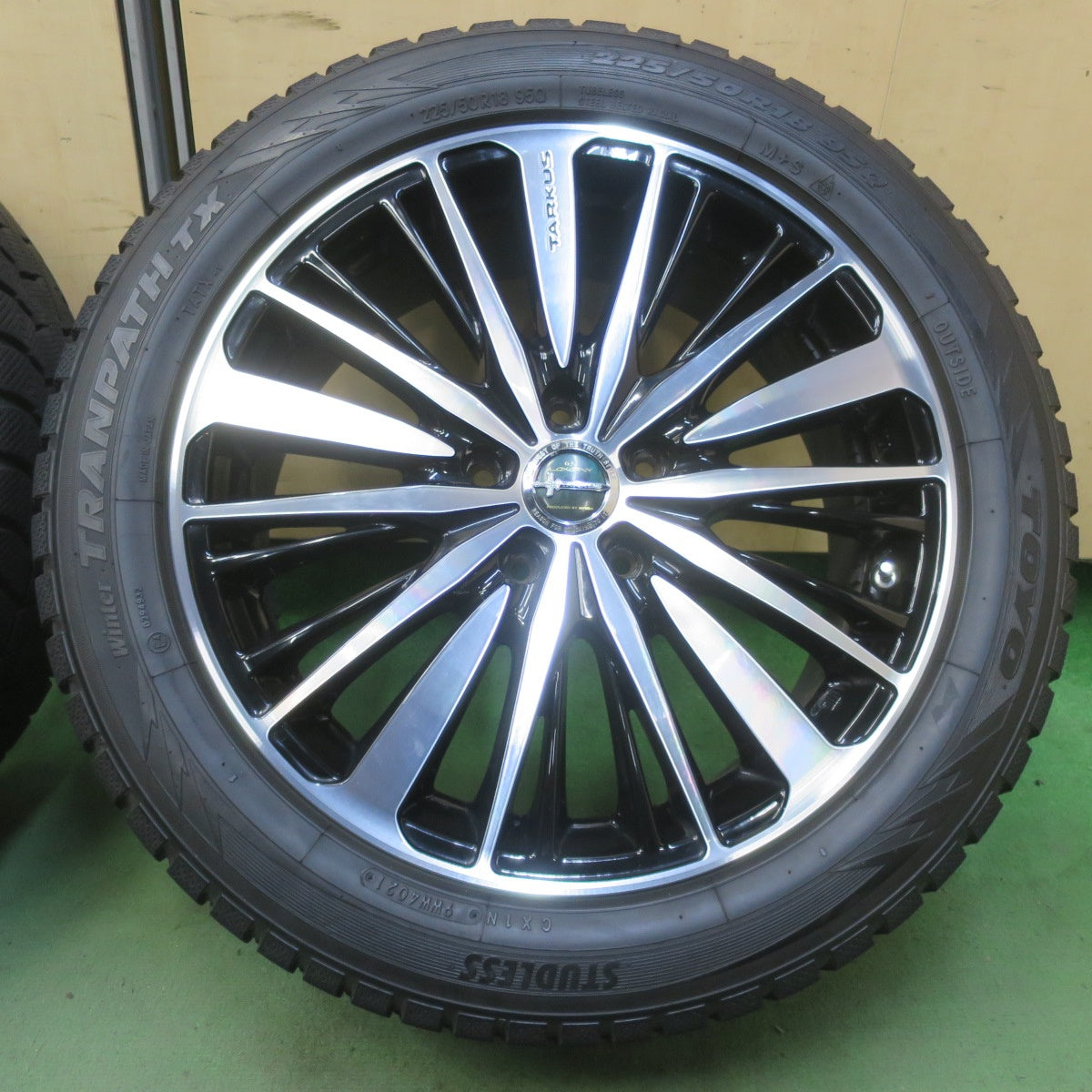 バリ溝！キレイ！9.5分◎632 LOXARNY TARKUS 225/50R18 スタッドレス トーヨー ウインター トランパス TX ロクサーニ タルカス 18インチ PCD114.3/5H◎6100501IMス