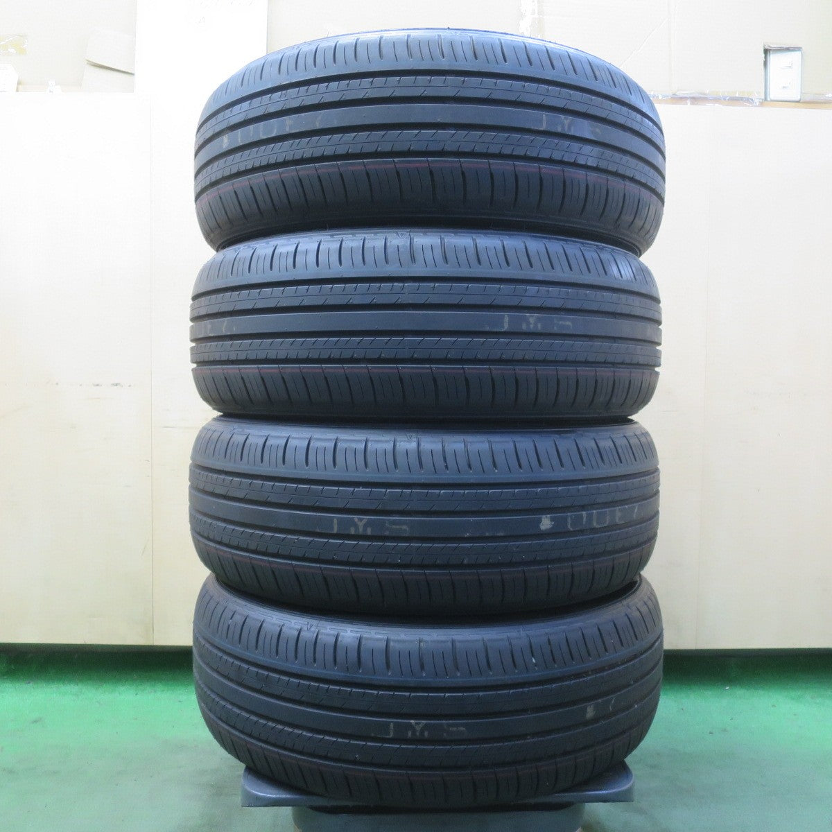 新車外し！26年◎205/55R17 ダンロップ エナセーブ EC300+ タイヤ 17インチ ノア ヴォクシー エスクァイア セレナ ステップワゴン 等◎6092507イノタ