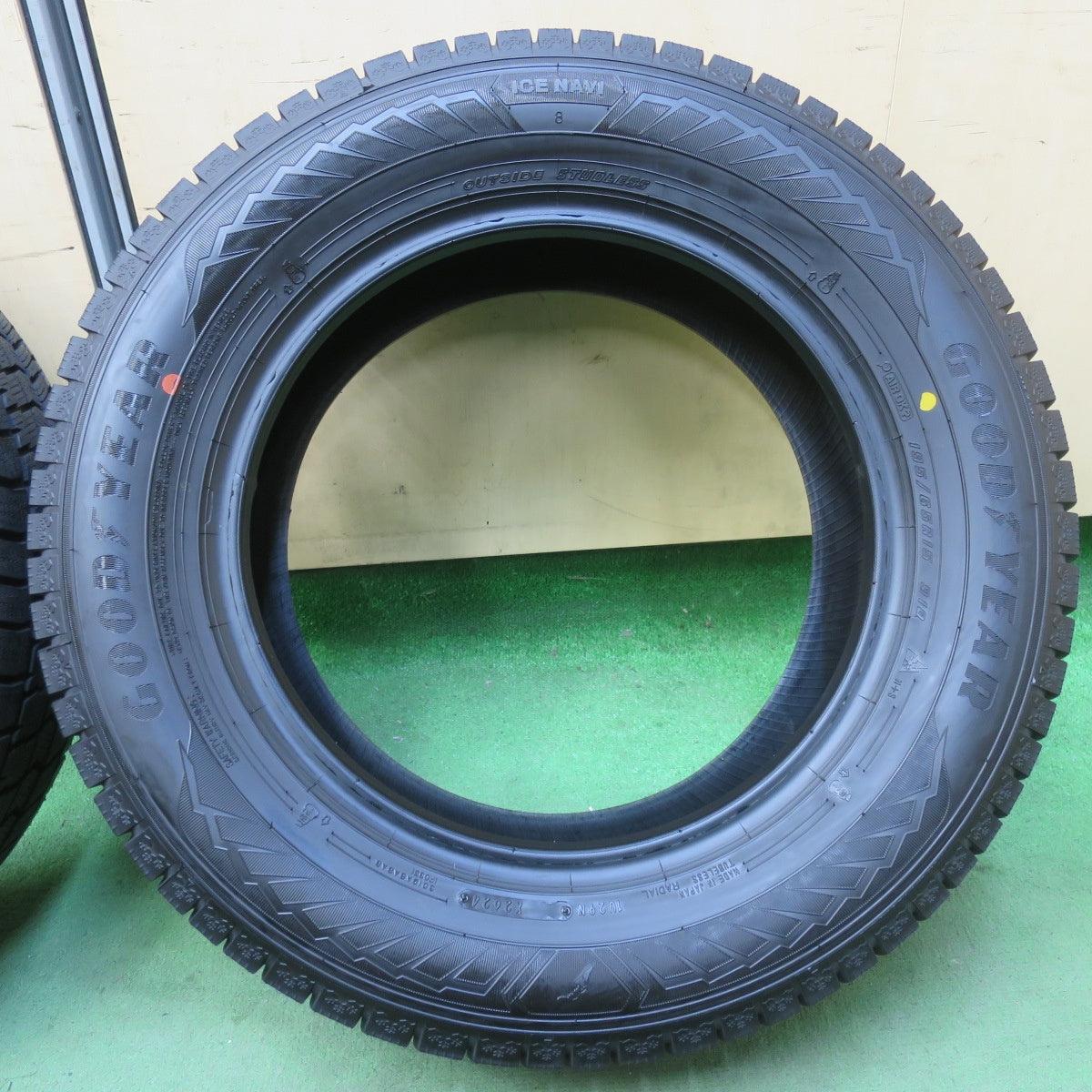 バリ溝！24年！ほぼ10分★スタッドレス 195/65R15 グッドイヤー アイスナビ8 タイヤ 15インチ プリウス ノア ヴォクシー ステップワゴン 等★5121708イスタ