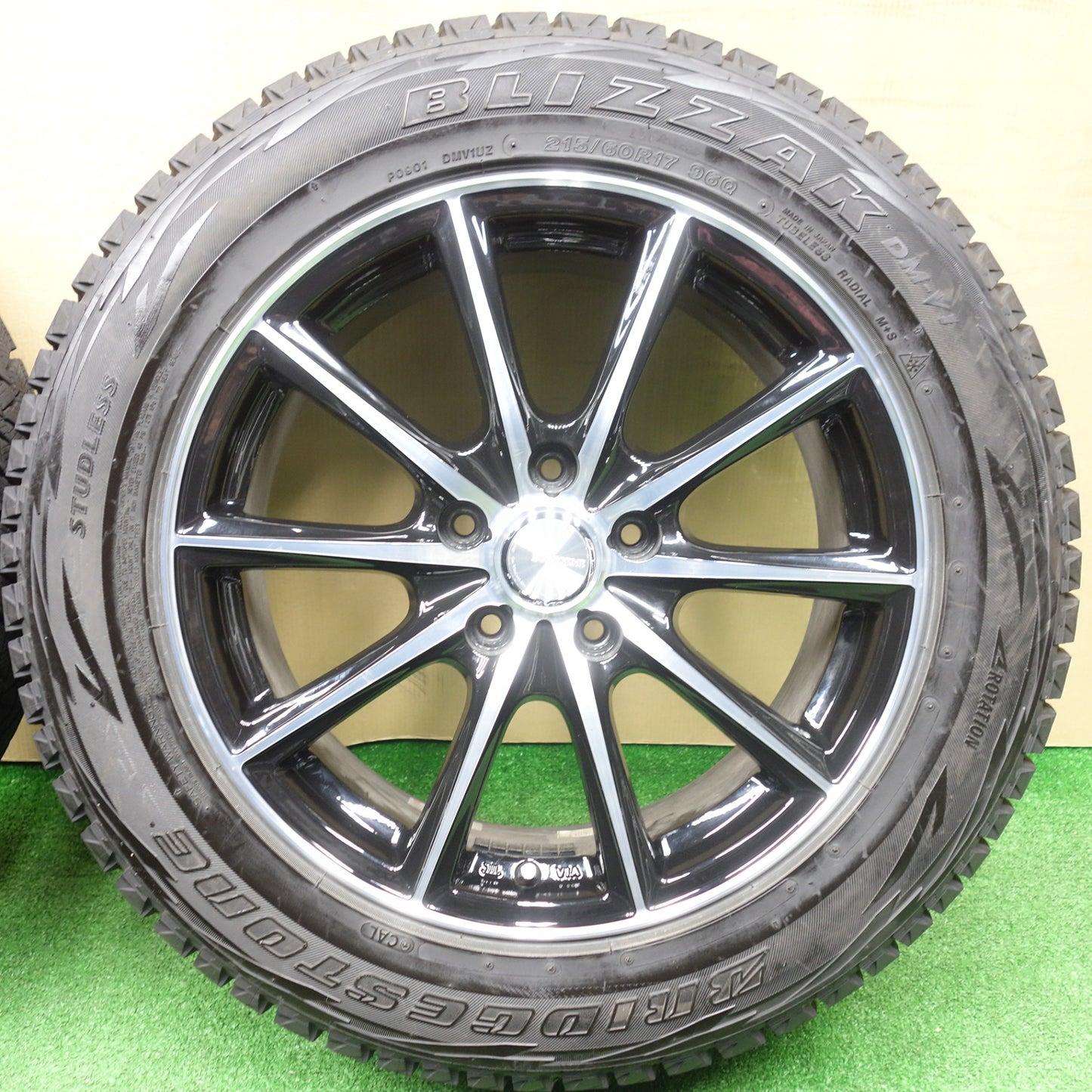 バリ溝！23年！キレイ！9.5分★スタッドレス 215/60R17 ブリヂストン ブリザック DM-V1 ECO FORME エコフォルム 17インチ PCD114.3/5H★5121501KTス