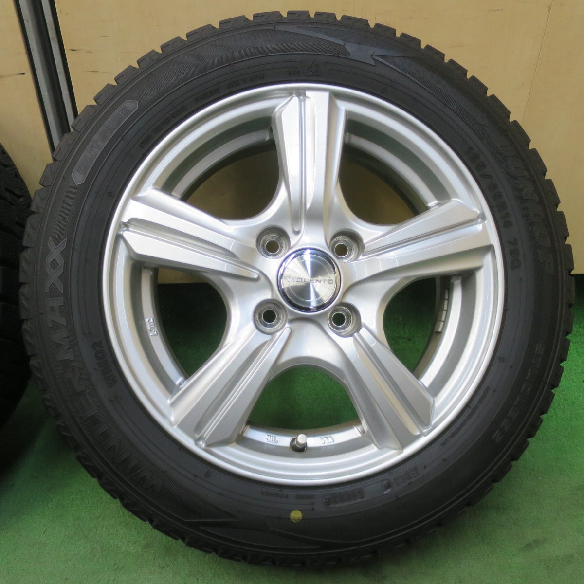 バリ溝！22年！9.5分★スタッドレス 165/65R14 ダンロップ ウインターマックス WM02 VIOLENTO ヴィオレント 14インチ PCD100/4H★6011607イス