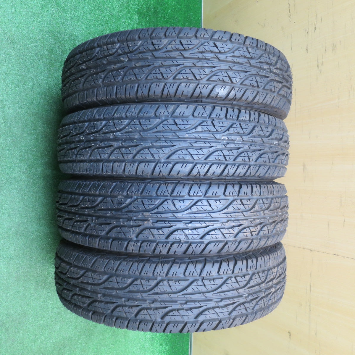 未使用！21年★195/80R15 ダンロップ グラントレック AT3 タイヤ 15インチ ハイエース キャラバン 等★5110508NJスタ