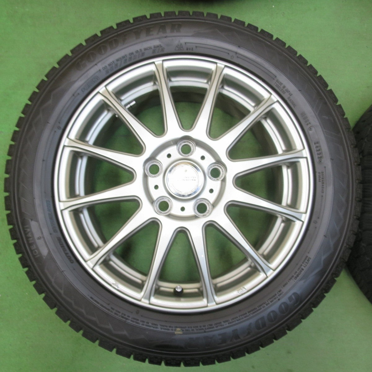 バリ溝！22年！キレイ！ほぼ10分★スタッドレス 205/55R16 グッドイヤー アイスナビ8 ravrion LUMIERE ラブリオン 16インチ PCD114.3/5H★5013104イス
