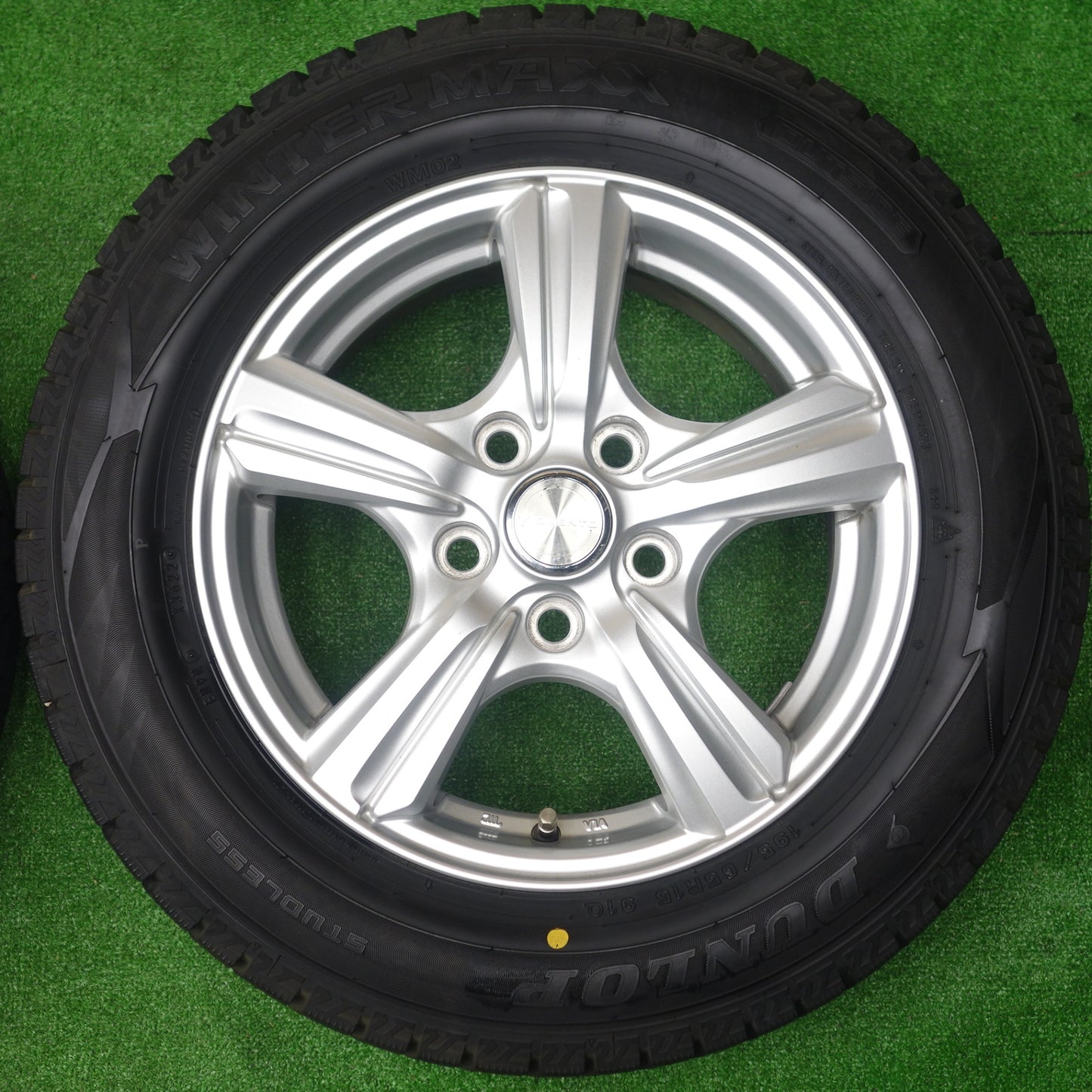 バリ溝！22年！キレイ！ほぼ10分★スタッドレス 195/65R15 ダンロップ ウインターマックス WM02 VIOLENTO ヴィオレント 15インチ PCD114.3/5H★5122902KTス