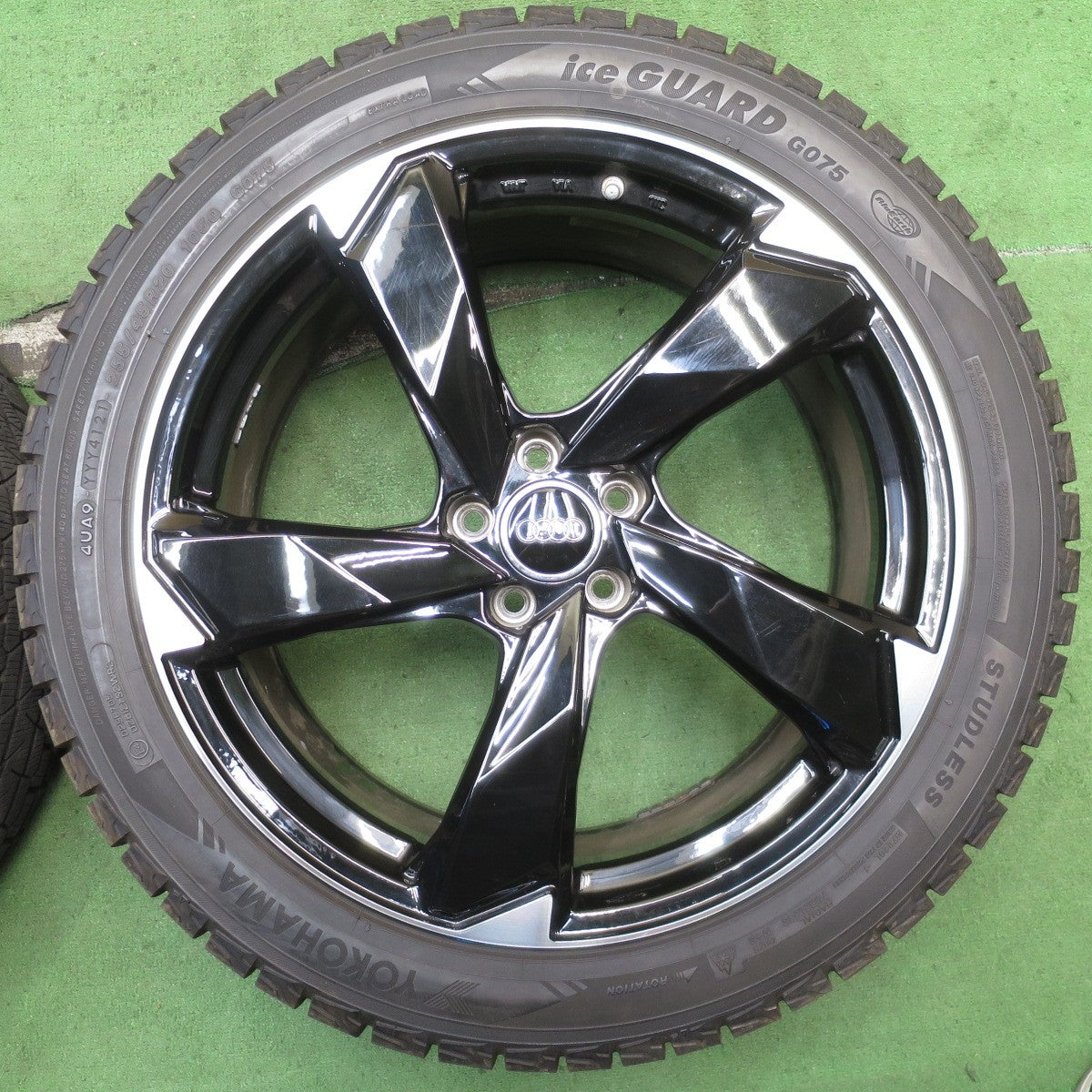 バリ溝！21年！キレイ！9.5分★アウディ 等 ユーロアクシス クロスエッジ 255/45R20 スタッドレス ヨコハマ アイスガード G075 社外 アルミ 20インチ PCD112/5H★5081104NJス