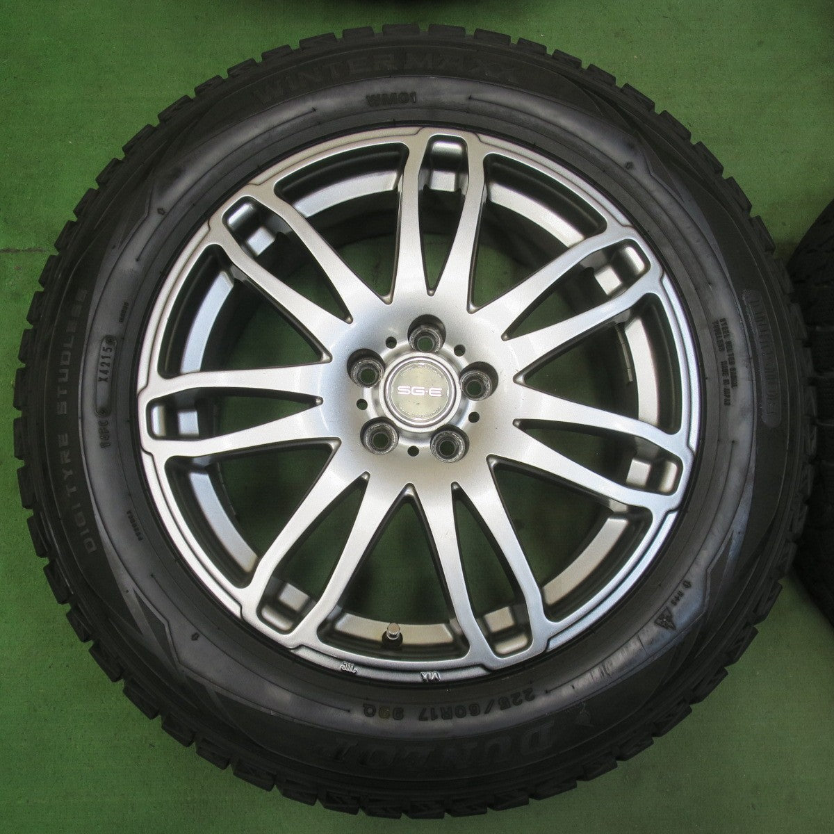 バリ溝！9分★フォレスター 等 225/60R17 スタッドレス ダンロップ ウインターマックス WM01 SG-E 社外 アルミ 17インチ PCD100/5H★5123011イス