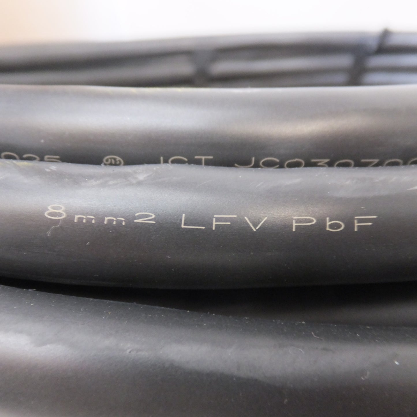 [送料無料] 未使用★矢崎 YAZAKI 600V架橋ポリエチレン絶縁ビニルシースケーブル 600V CV 3X8 B 50M　総質量 17kg★