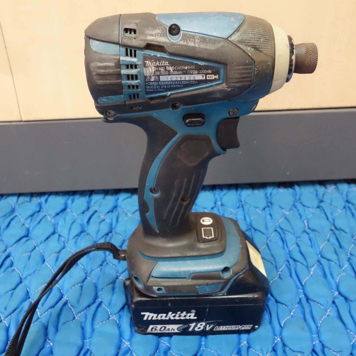 [送料無料] ☆マキタ 充電式 インパクト ドライバ 18V TD146D バッテリー付き 電動 工具☆