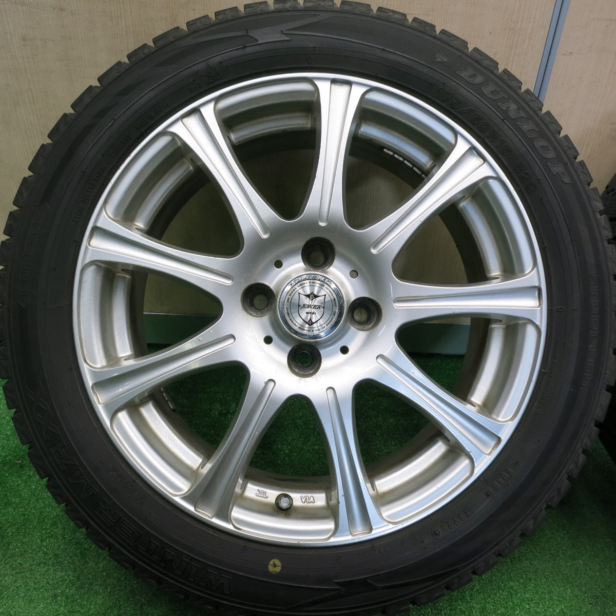 [送料無料] バリ溝！22年！9.5分★スタッドレス 175/60R16 ダンロップ ウインターマックス WM02 JOKER ジョーカー 16インチ PCD100/4H★4120605TNス