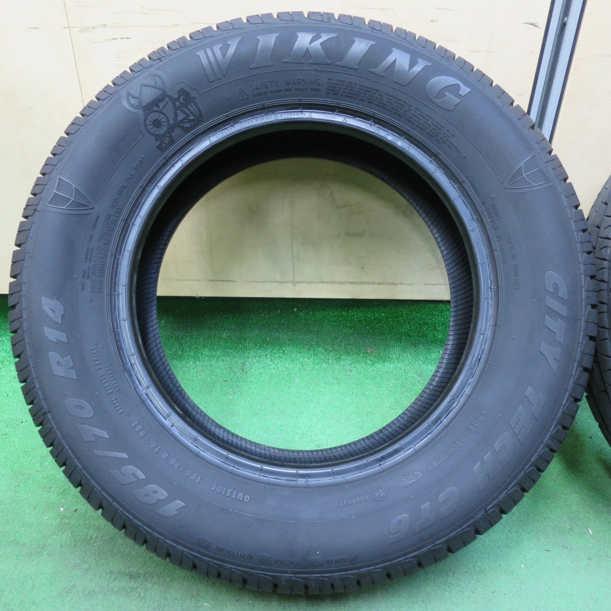 [送料無料] バリ溝！22年！ほぼ10分★185/70R14 バイキング CITY TECH CT6 タイヤ 14インチ ノート フリード セレナ 等★5010813イノタ