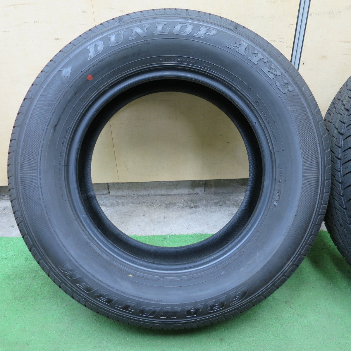 新車外し！25年★265/65R18 ダンロップ AT23 グラントレック タイヤ 18インチ ランクル 250 300 等★6063004NGノタ
