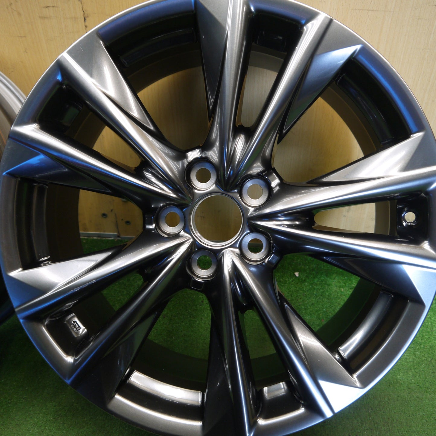 新車外し★レクサス ES Fスポーツ 純正 ホイール 19インチ 19×8J PCD114.3/5H★6051105Hホ