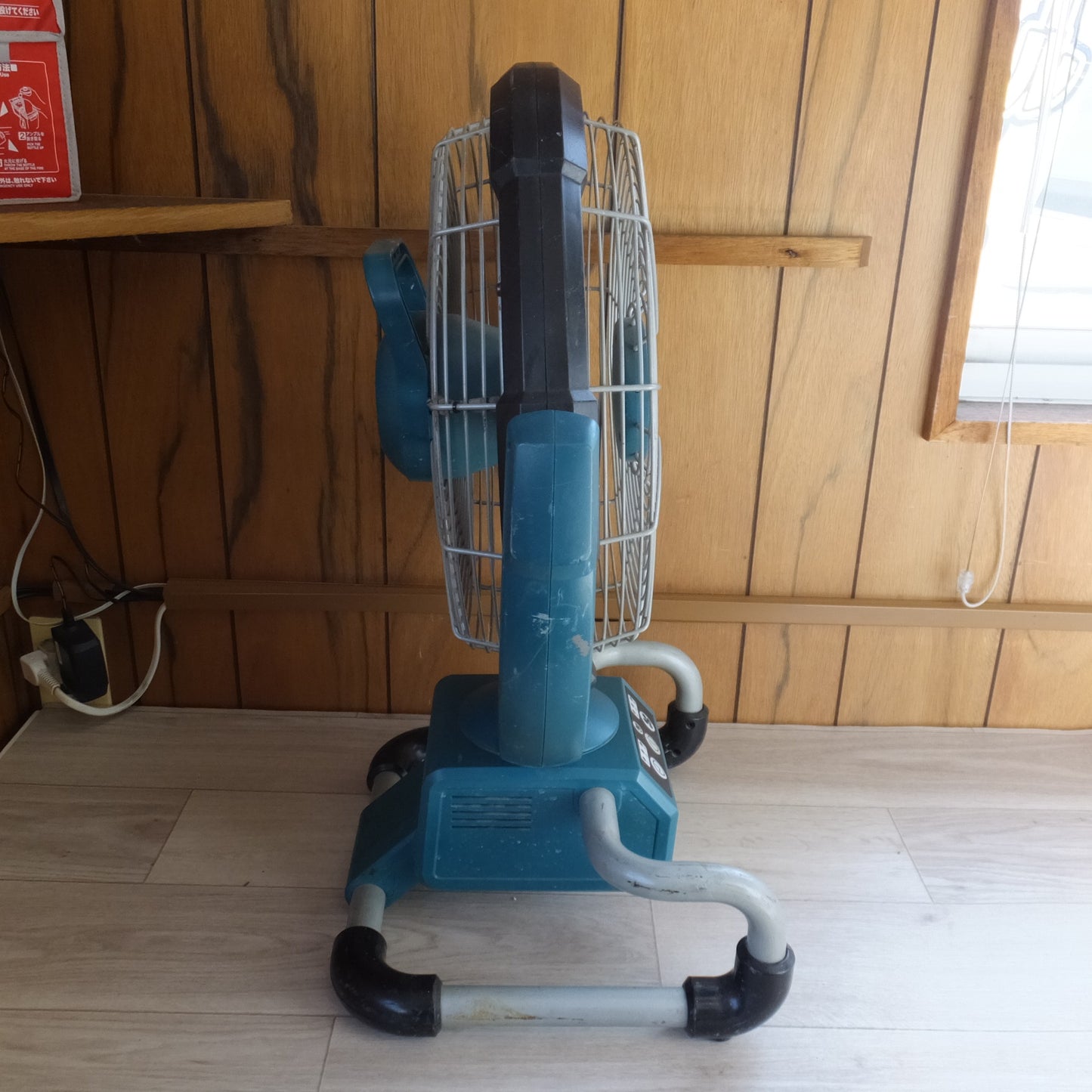 [送料無料] ★マキタ makita 充電式産業扇 CF300D 14.4V/18V　本体のみ★