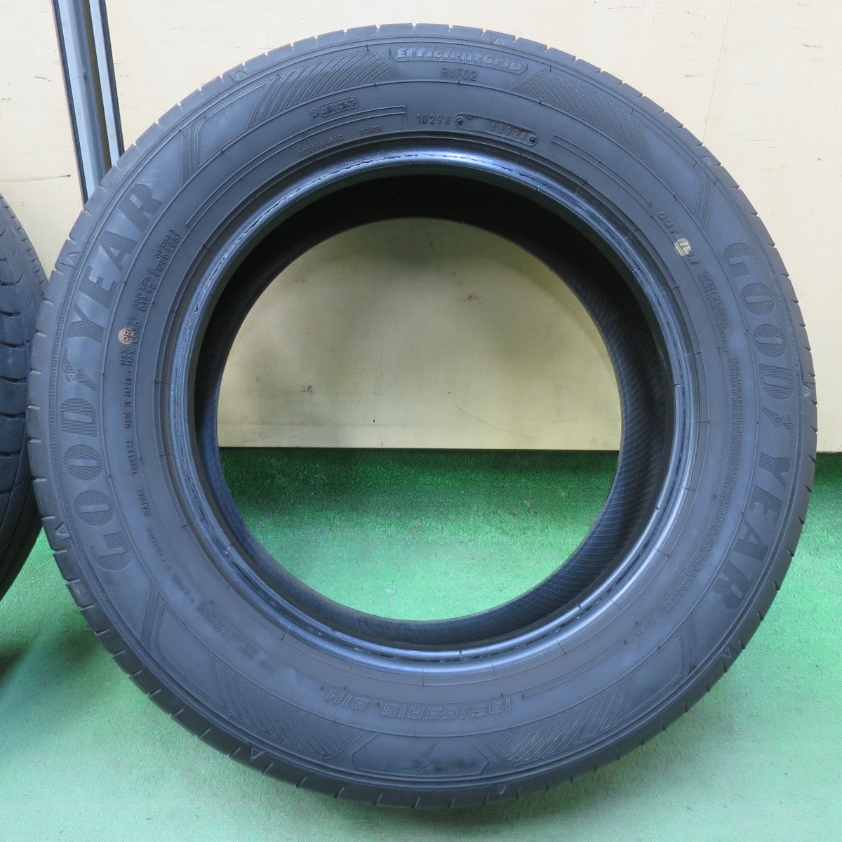 バリ溝！24年！8.5分★195/65R15 グッドイヤー EfficientGrip RVF02 エフィシエントグリップ 15インチ タイヤ ノア ステップワゴン プリウス セレナ ヴォクシー 等★6032706イノタ